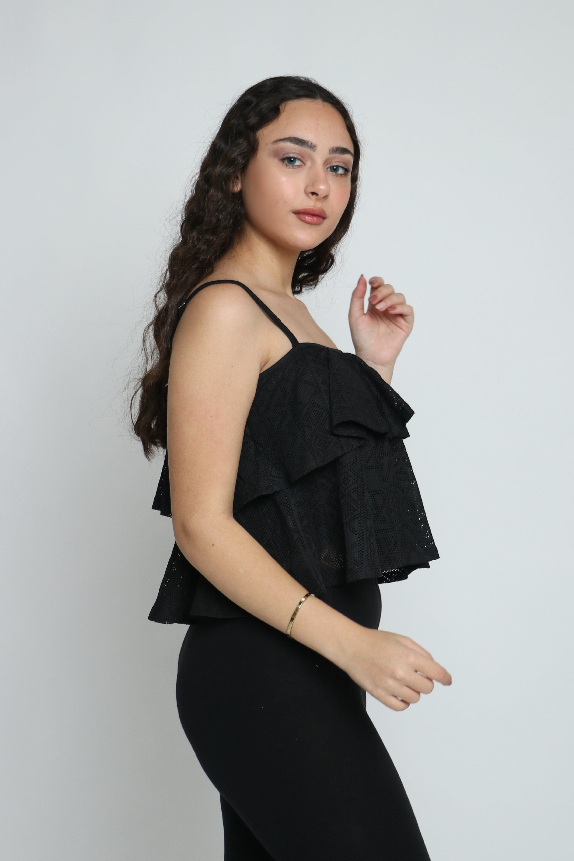 ميكا بلوزة بدون أكمام دانتيل طبقات بحمالات رفيعة