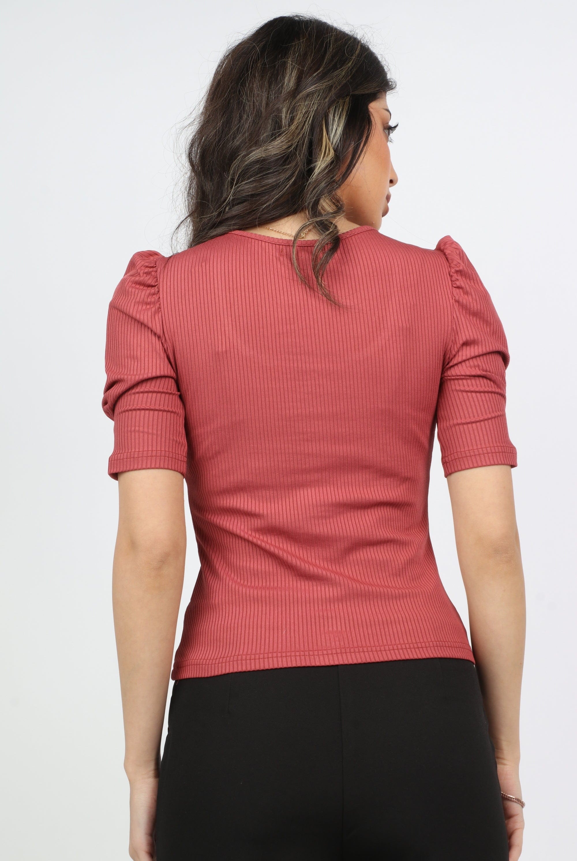 ميكا بلوزة بياقة مربعة بأزرار أمامية مع أكمام بف نسائية