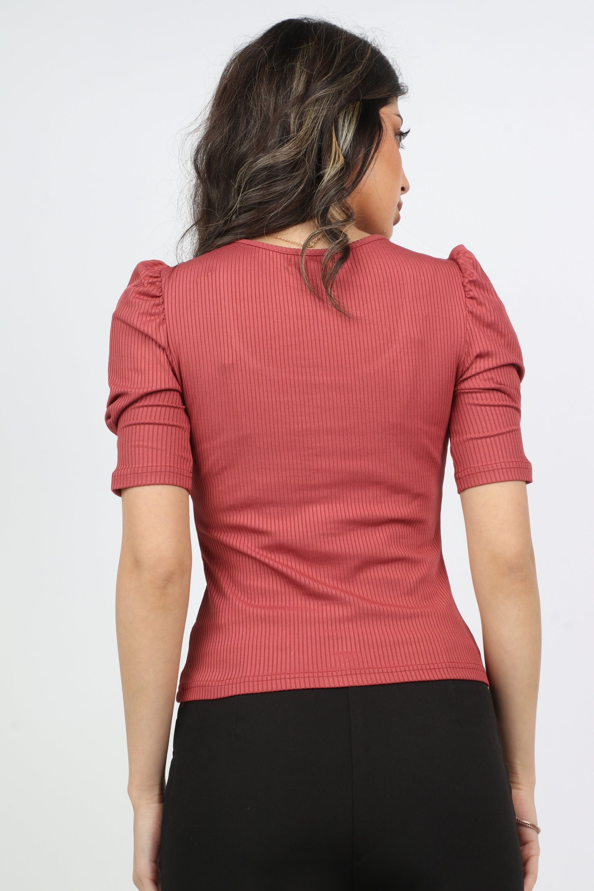 ميكا بلوزة بياقة مربعة بأزرار أمامية مع أكمام بف نسائية