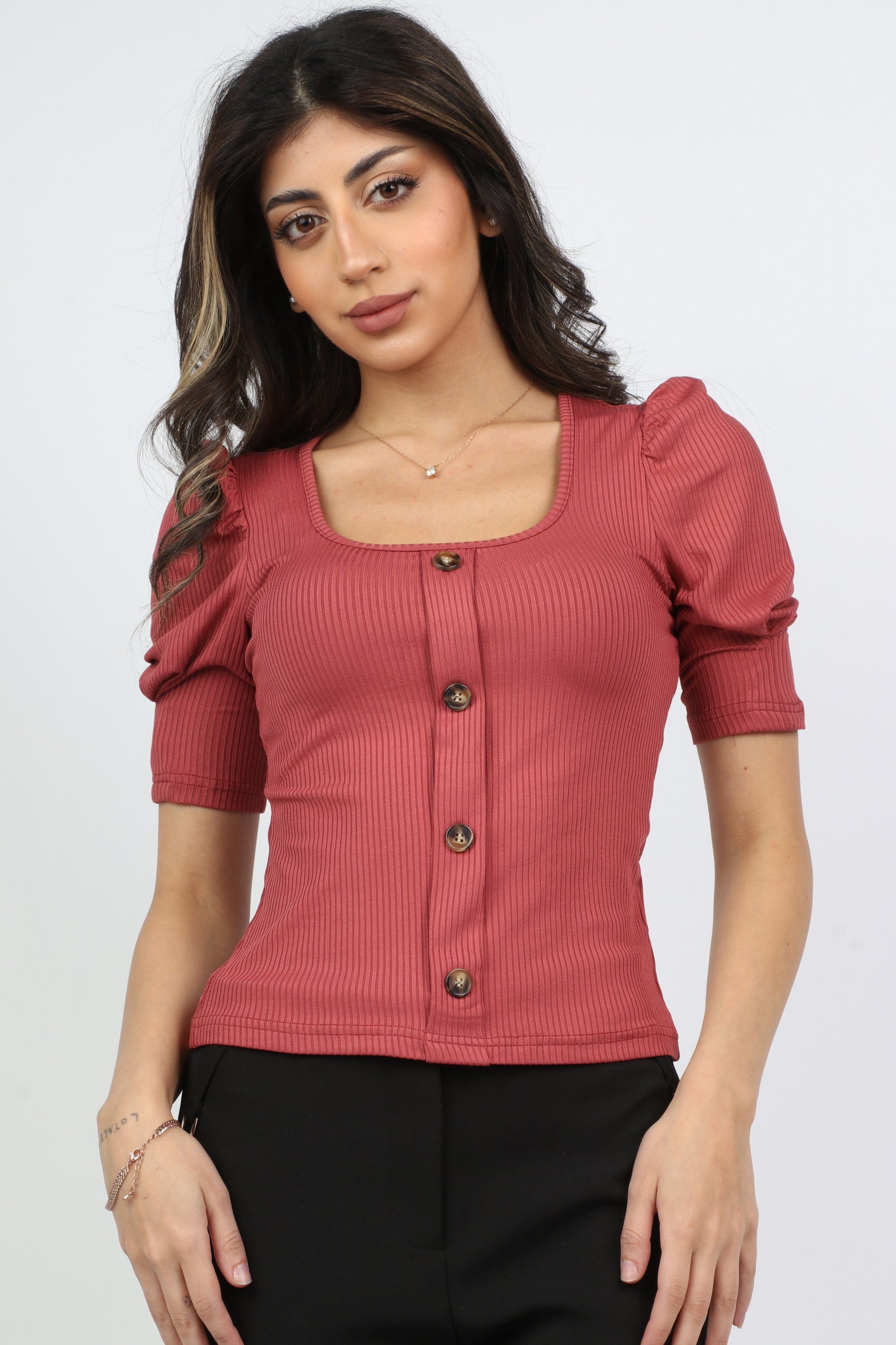 ميكا بلوزة بياقة مربعة بأزرار أمامية مع أكمام بف نسائية