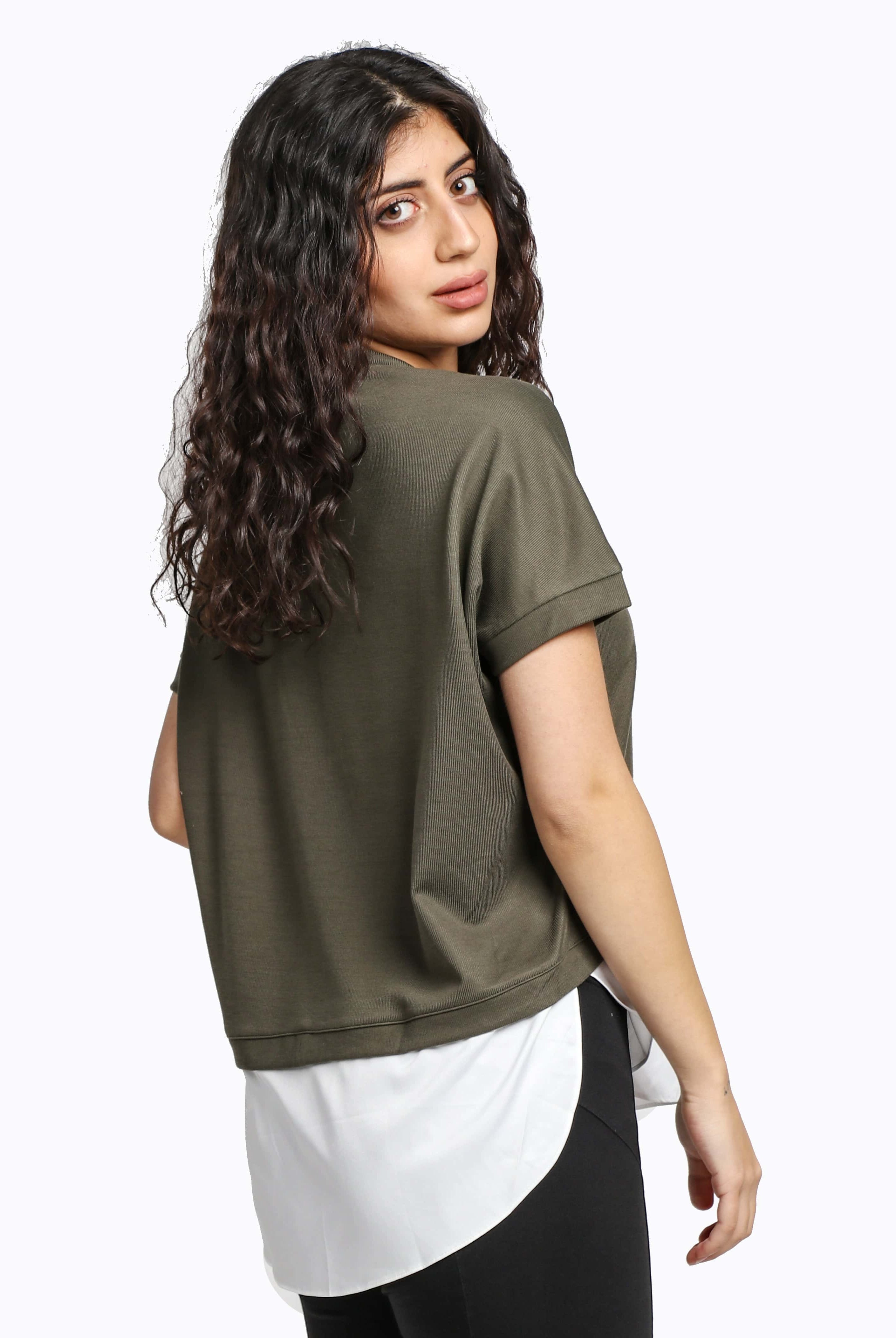 ميكا بلوزة ببيزك من أسفل سادة بأكمام قصيرة