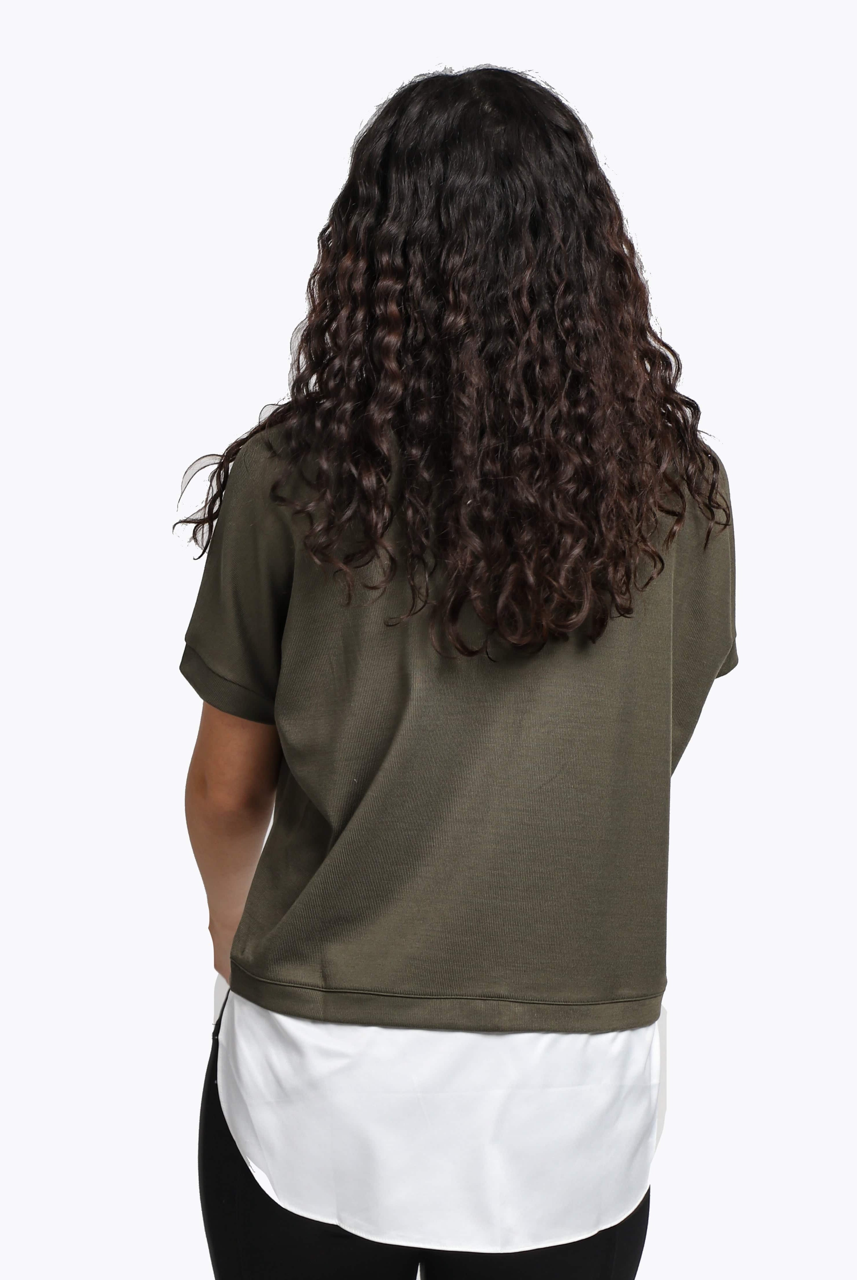 ميكا بلوزة ببيزك من أسفل سادة بأكمام قصيرة