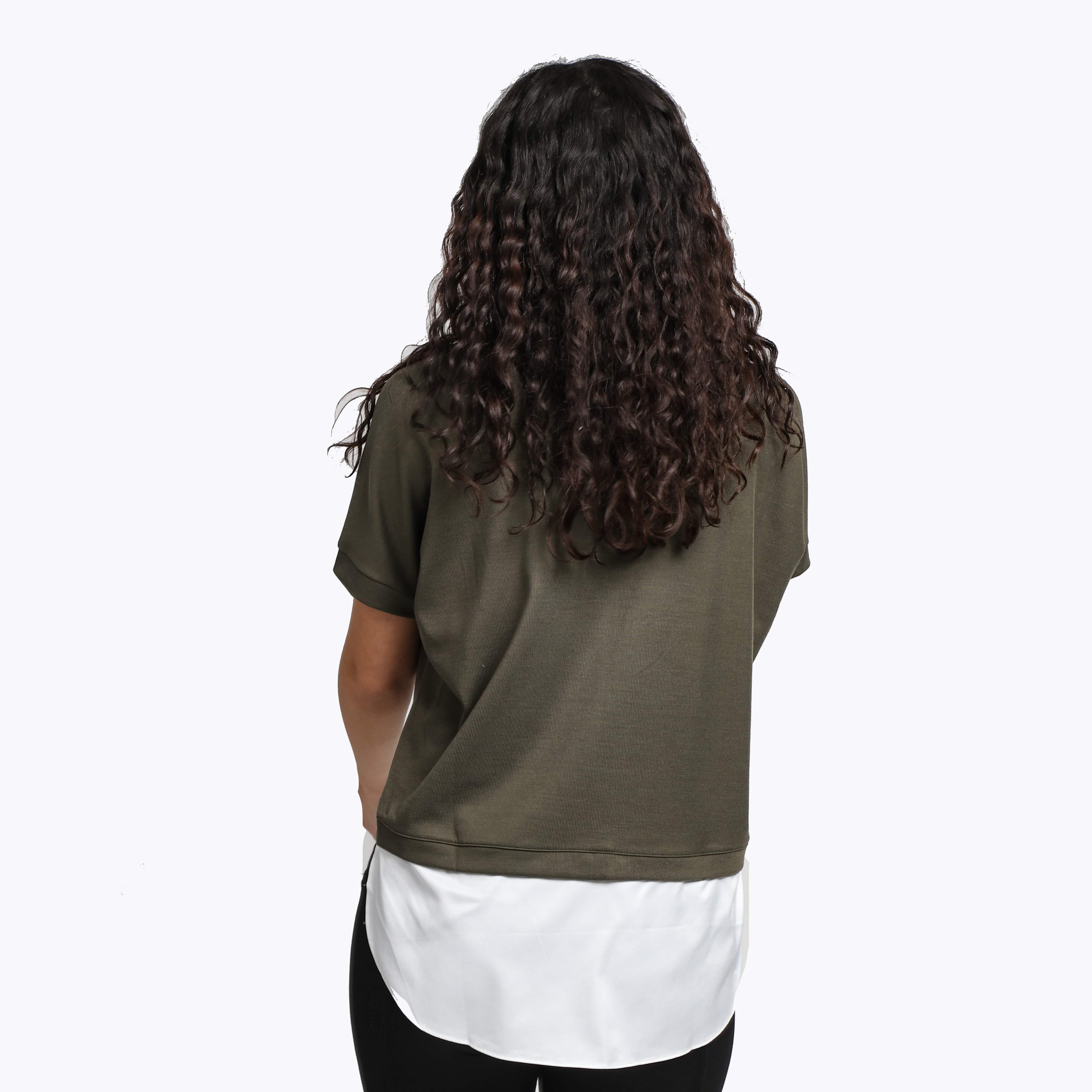 ميكا بلوزة ببيزك من أسفل سادة بأكمام قصيرة