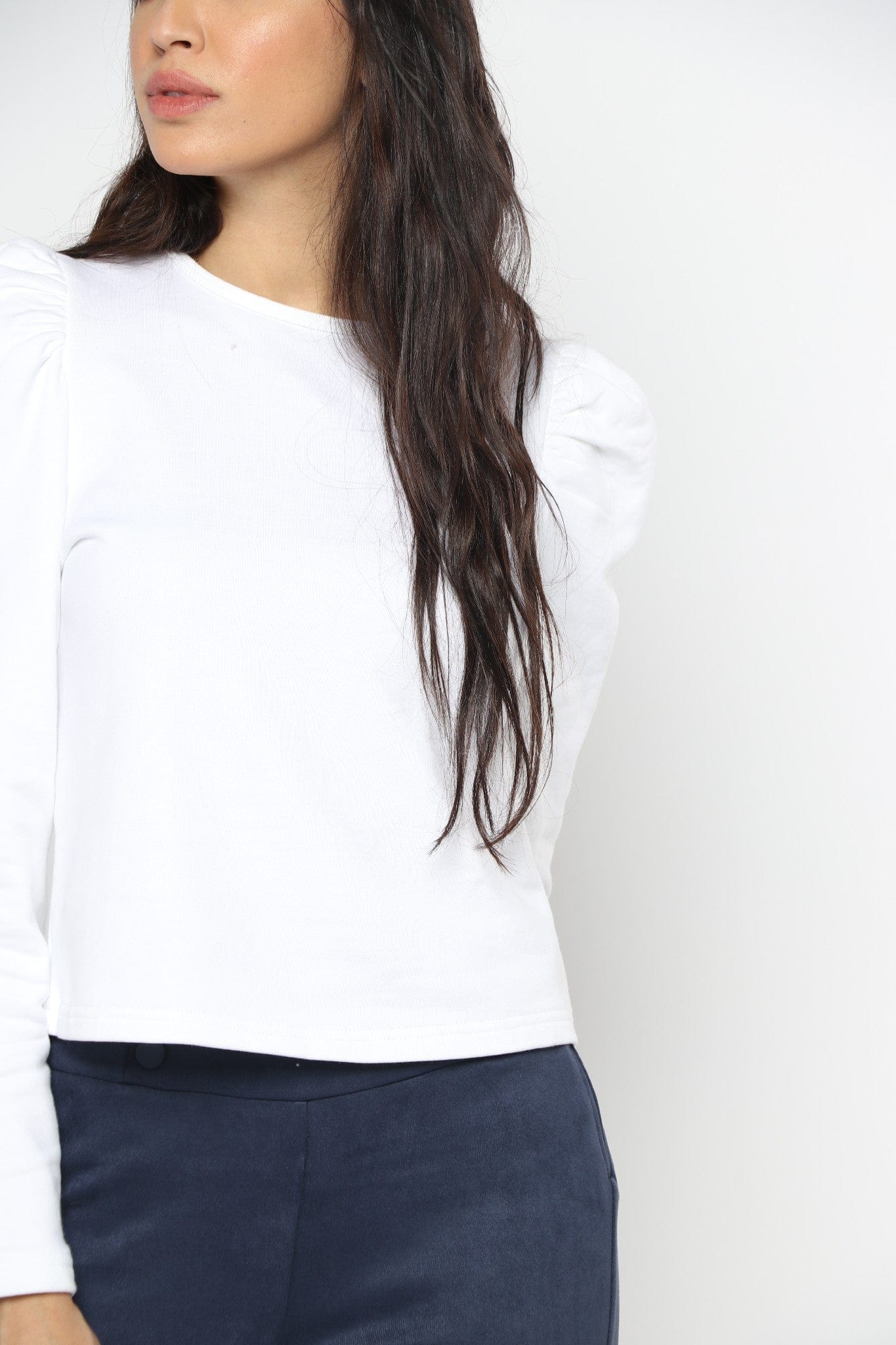 ميكا بلوزة سادة بكتف مرتفع بأكمام طويلة