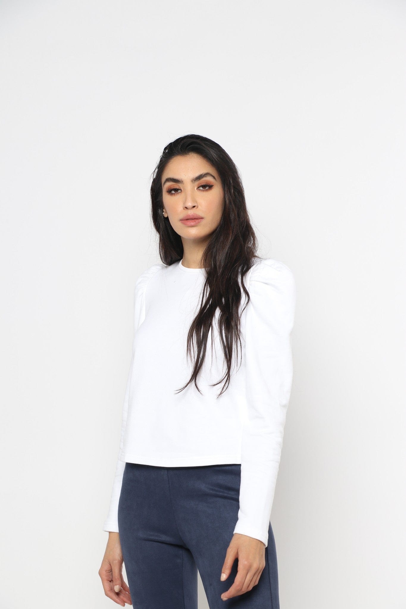 ميكا بلوزة سادة بكتف مرتفع بأكمام طويلة