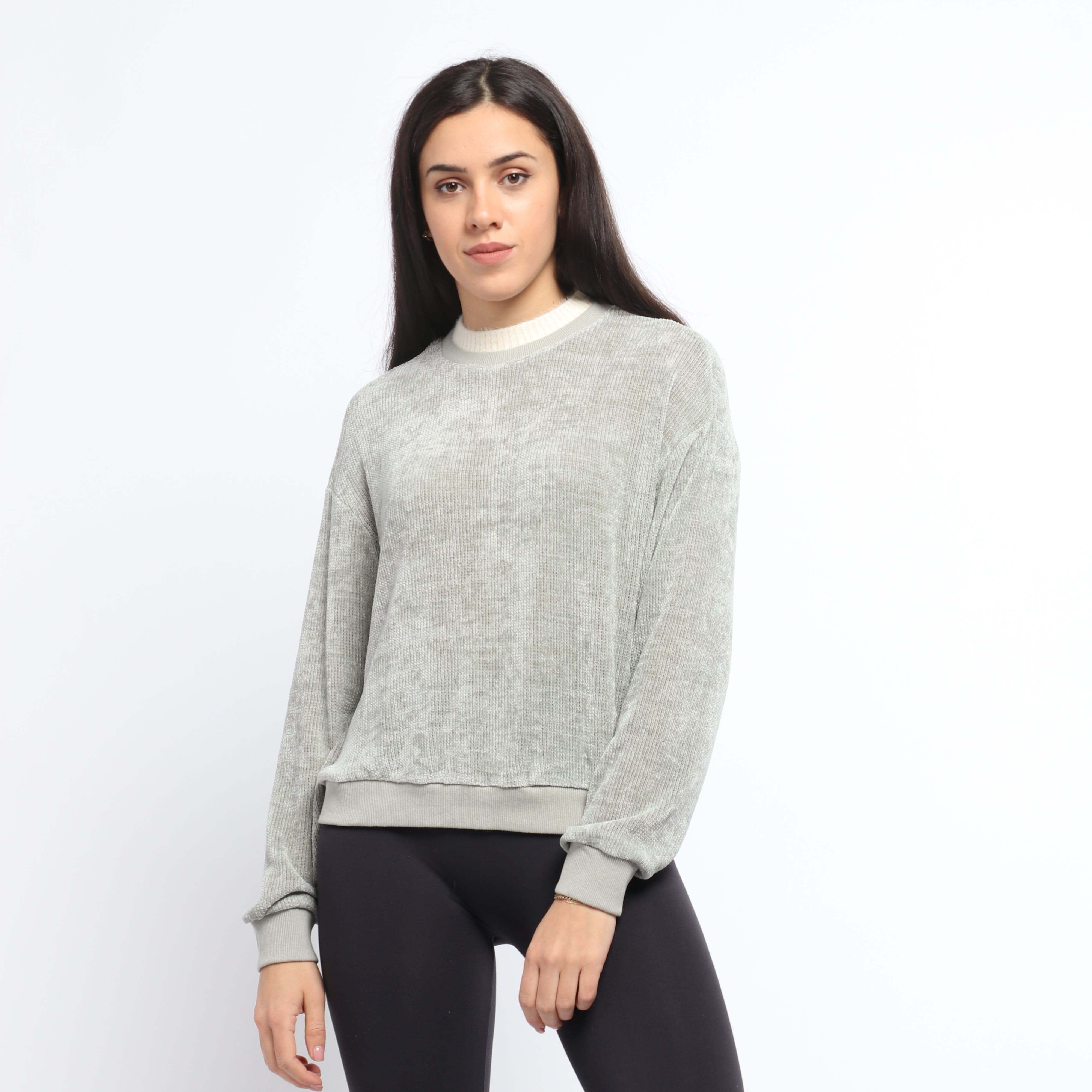 ميكا بلوزة سادة بياقة بيضاء بأكمام طويلة