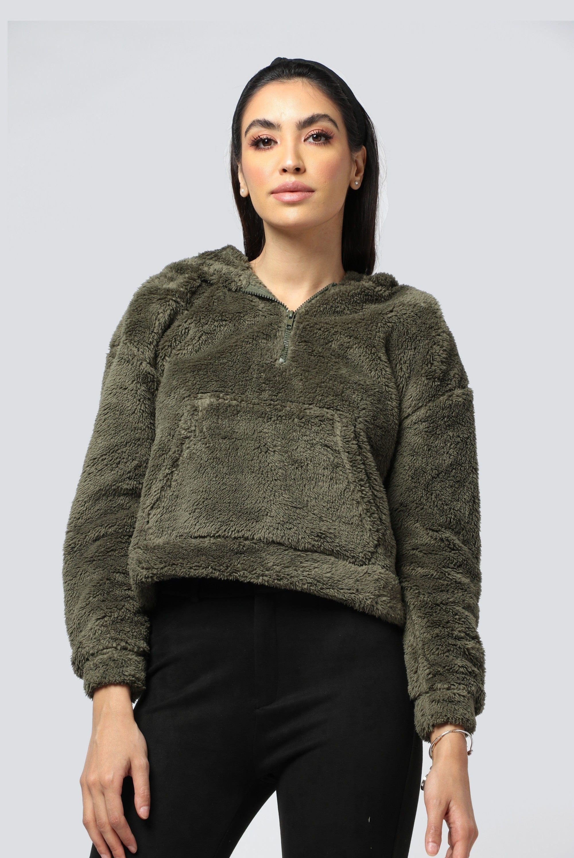 ميكا بلوزة فرو بسحاب وقبعة بأكمام طويلة