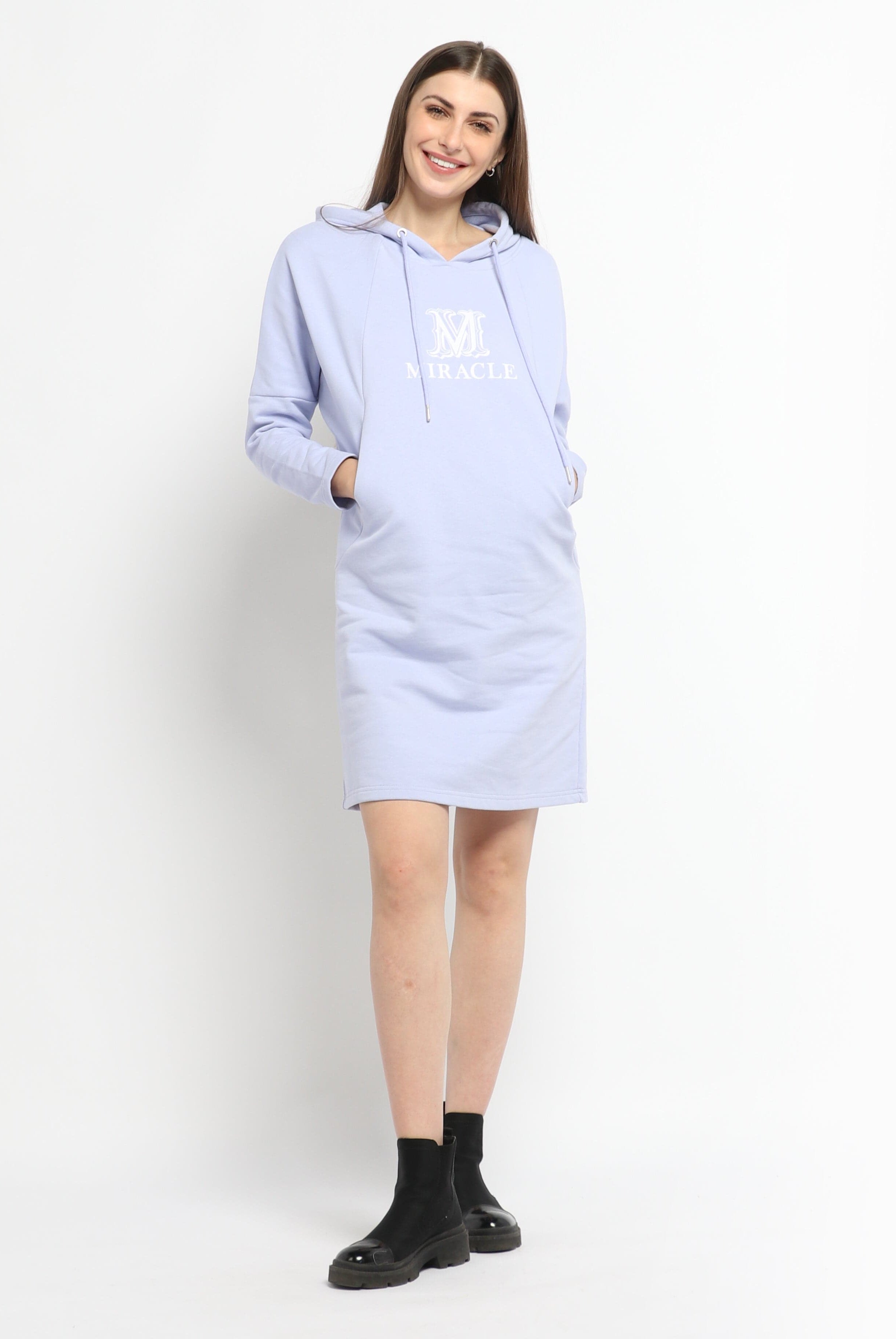 ميكا فستان قصير بطبعة على الصدر بأكمام طويلة وجيوب جانبية