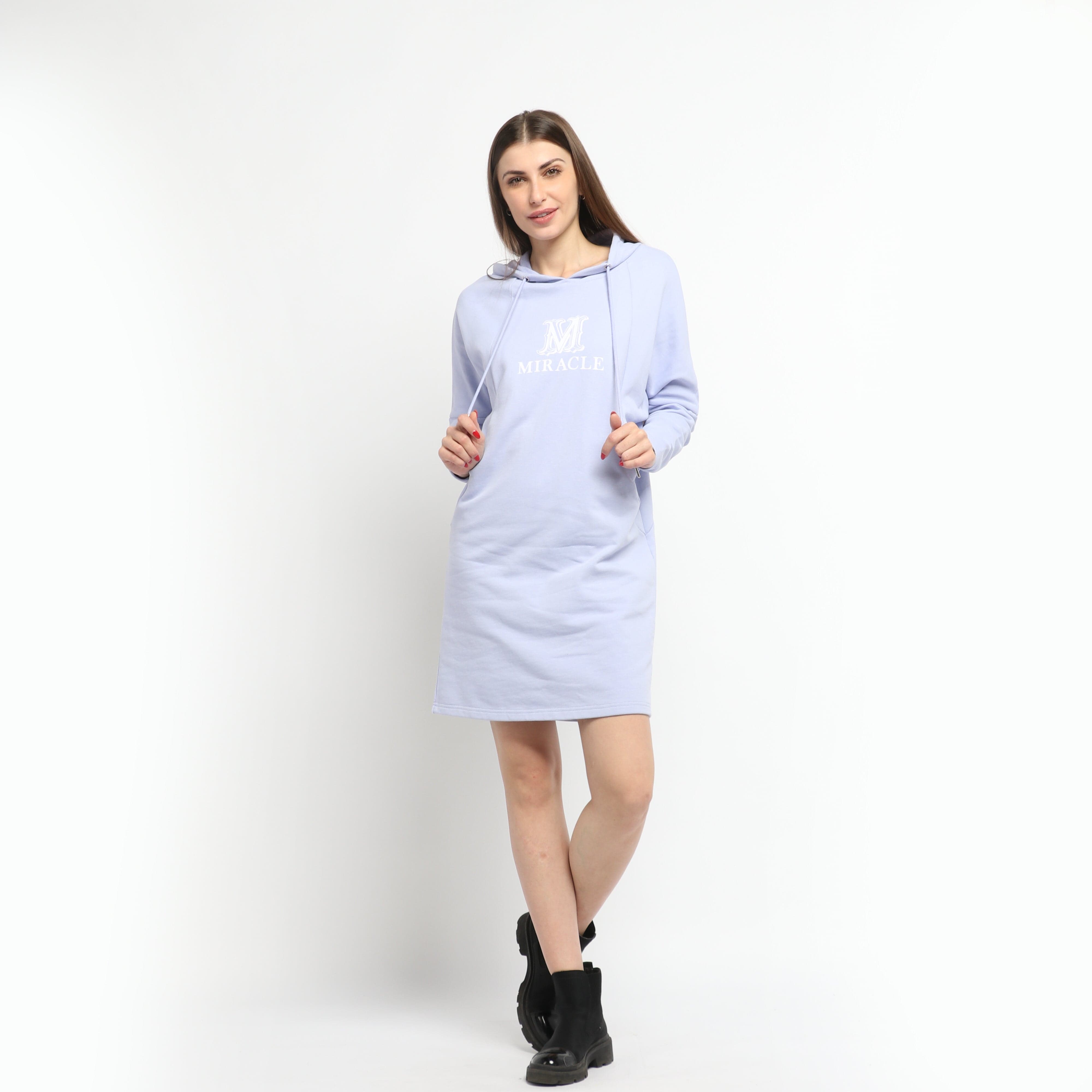 ميكا فستان قصير بطبعة على الصدر بأكمام طويلة وجيوب جانبية