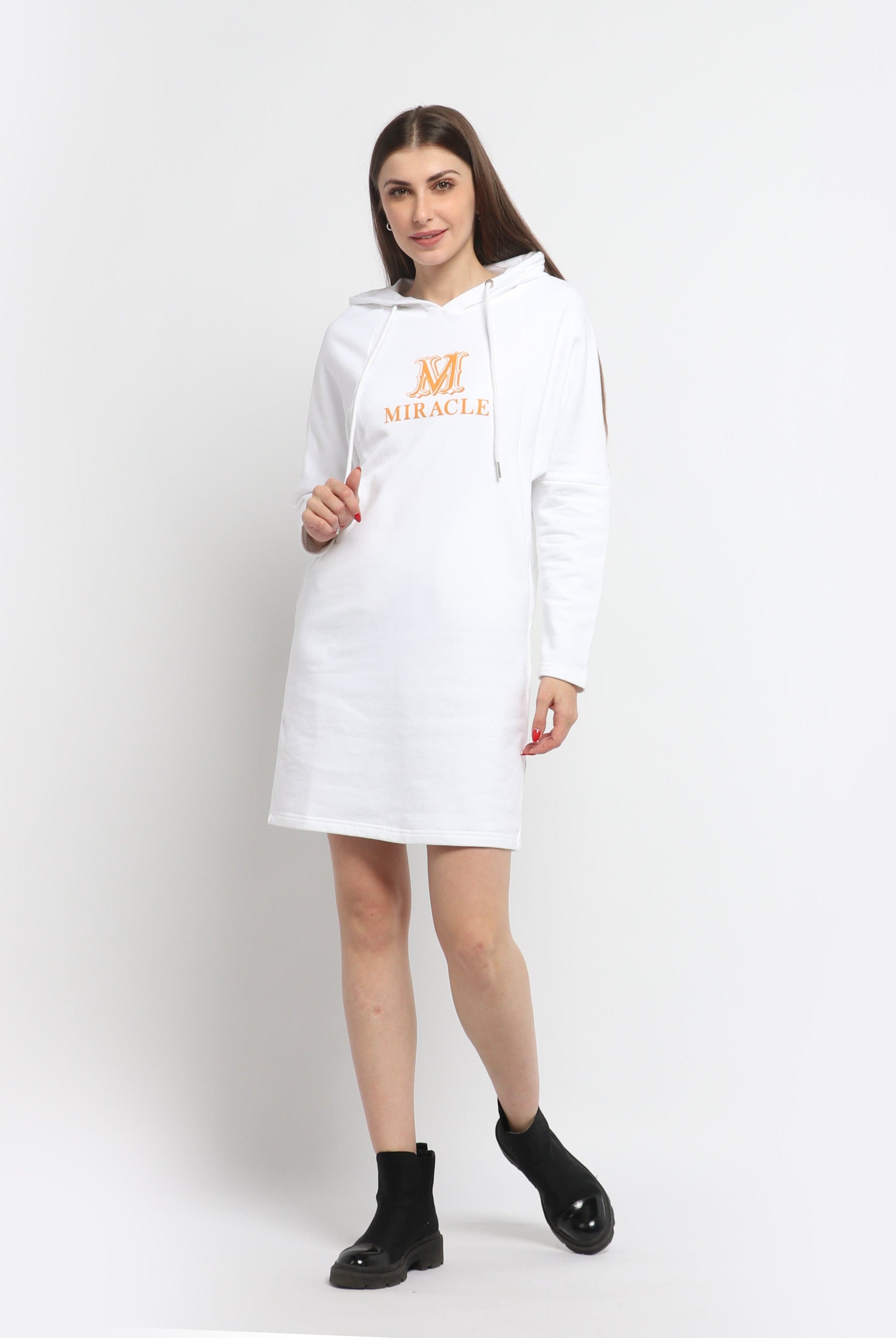 ميكا فستان قصير بطبعة على الصدر بأكمام طويلة وجيوب جانبية