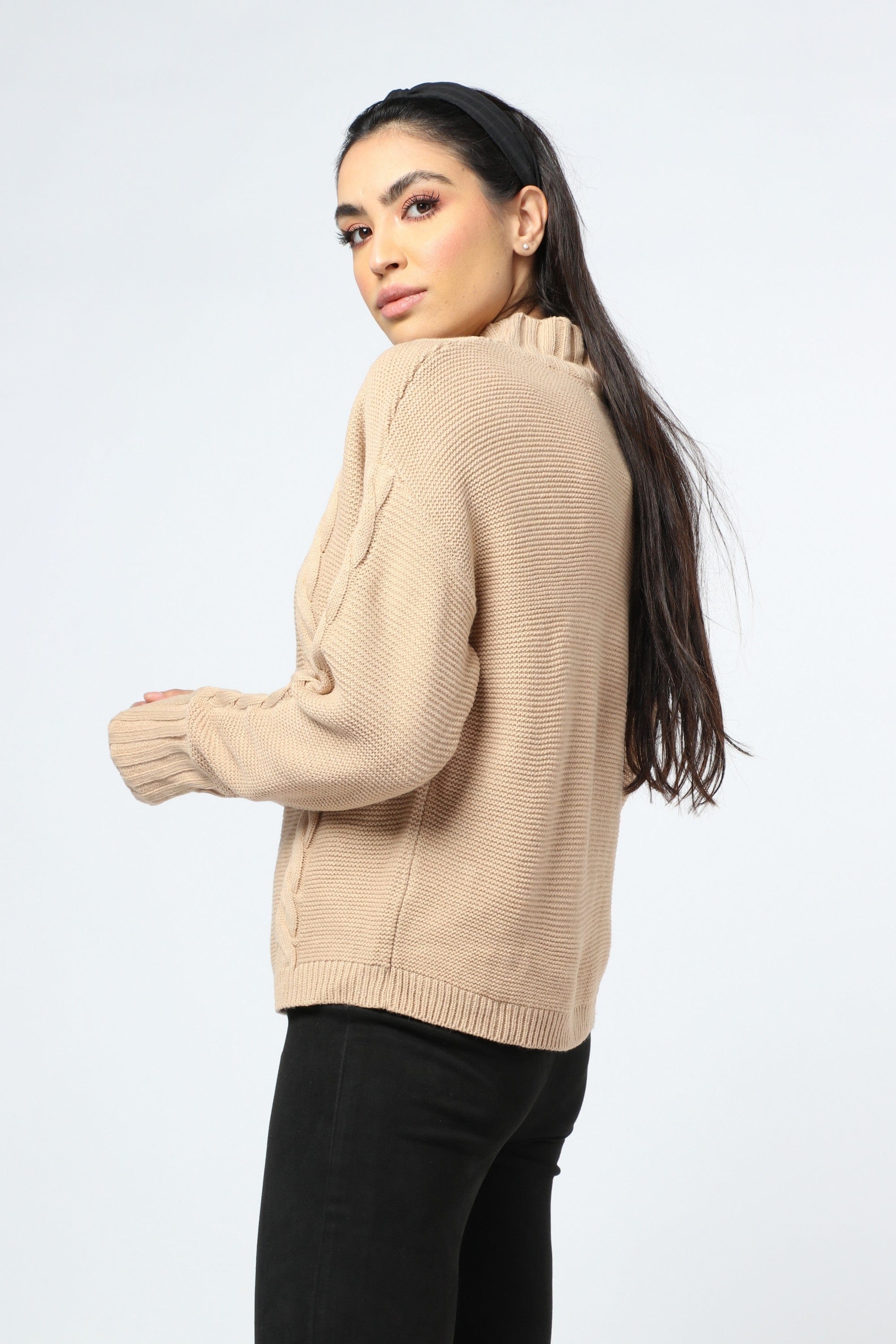 ميكا بلوزة سادة مضفرة برقبة مرتفعة بأكمام طويلة