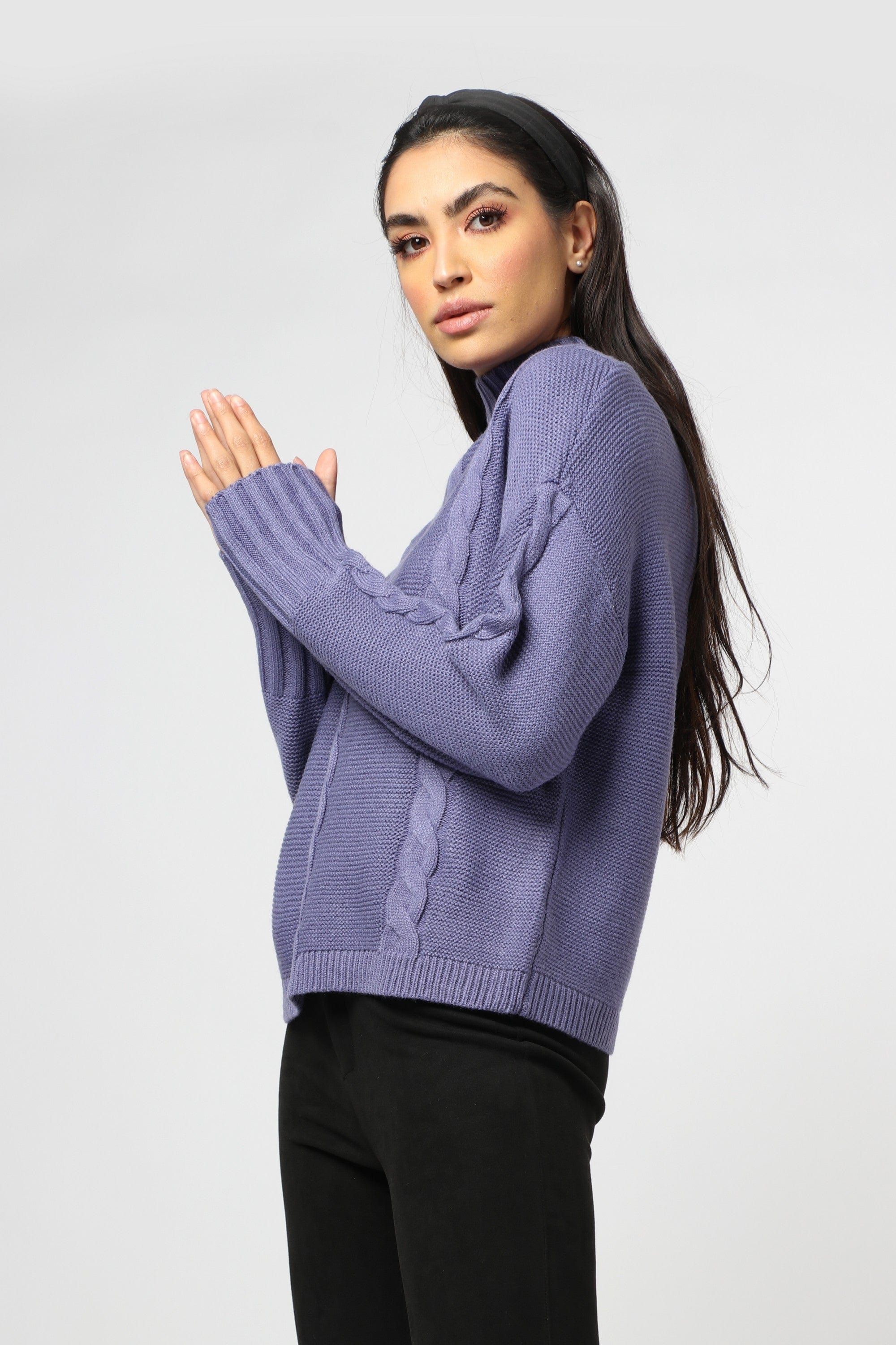 ميكا بلوزة سادة مضفرة برقبة مرتفعة بأكمام طويلة