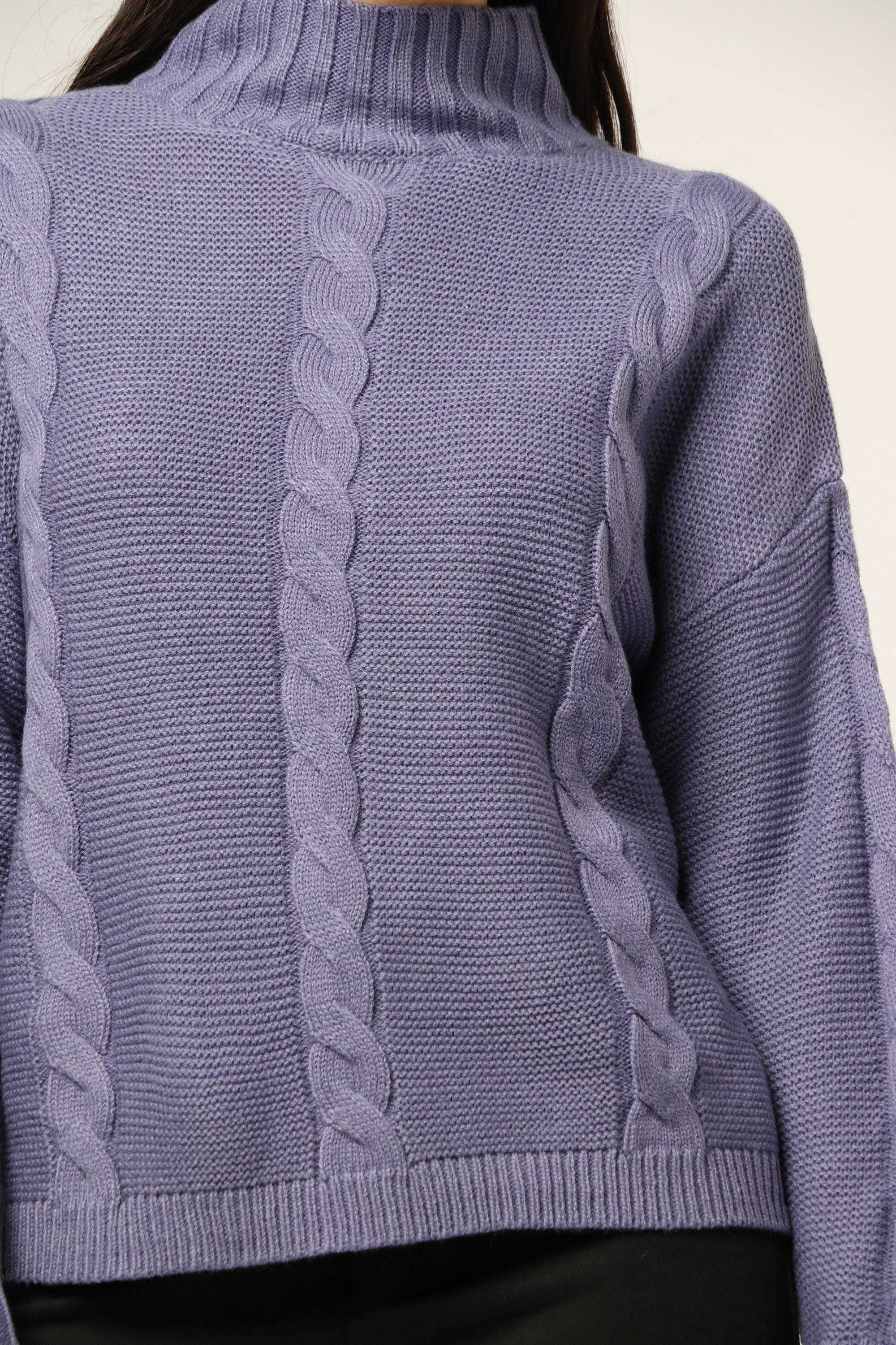 ميكا بلوزة سادة مضفرة برقبة مرتفعة بأكمام طويلة