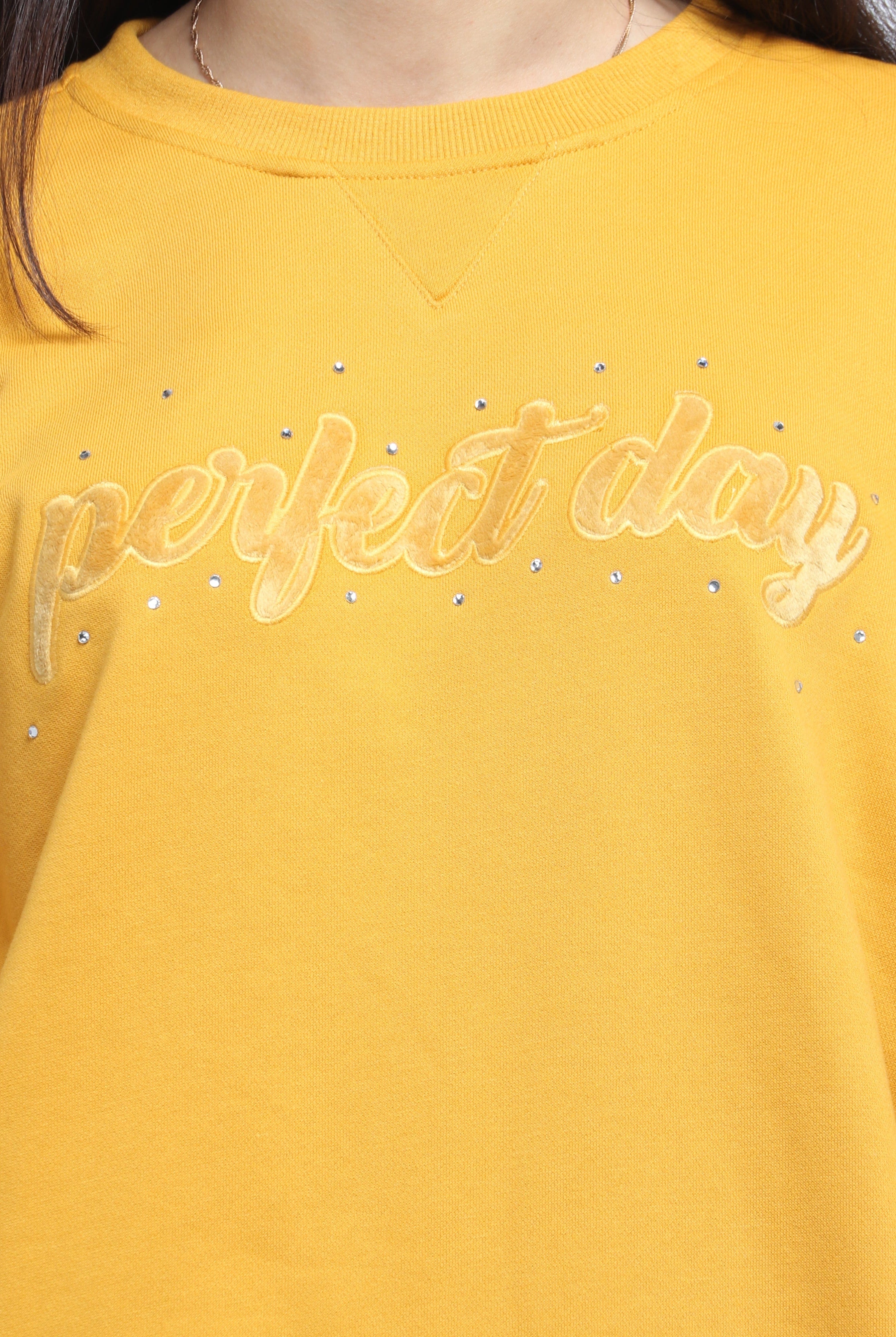 ميكا بلوزة بأكمام طويلة شتوية بطبعة على الصدر