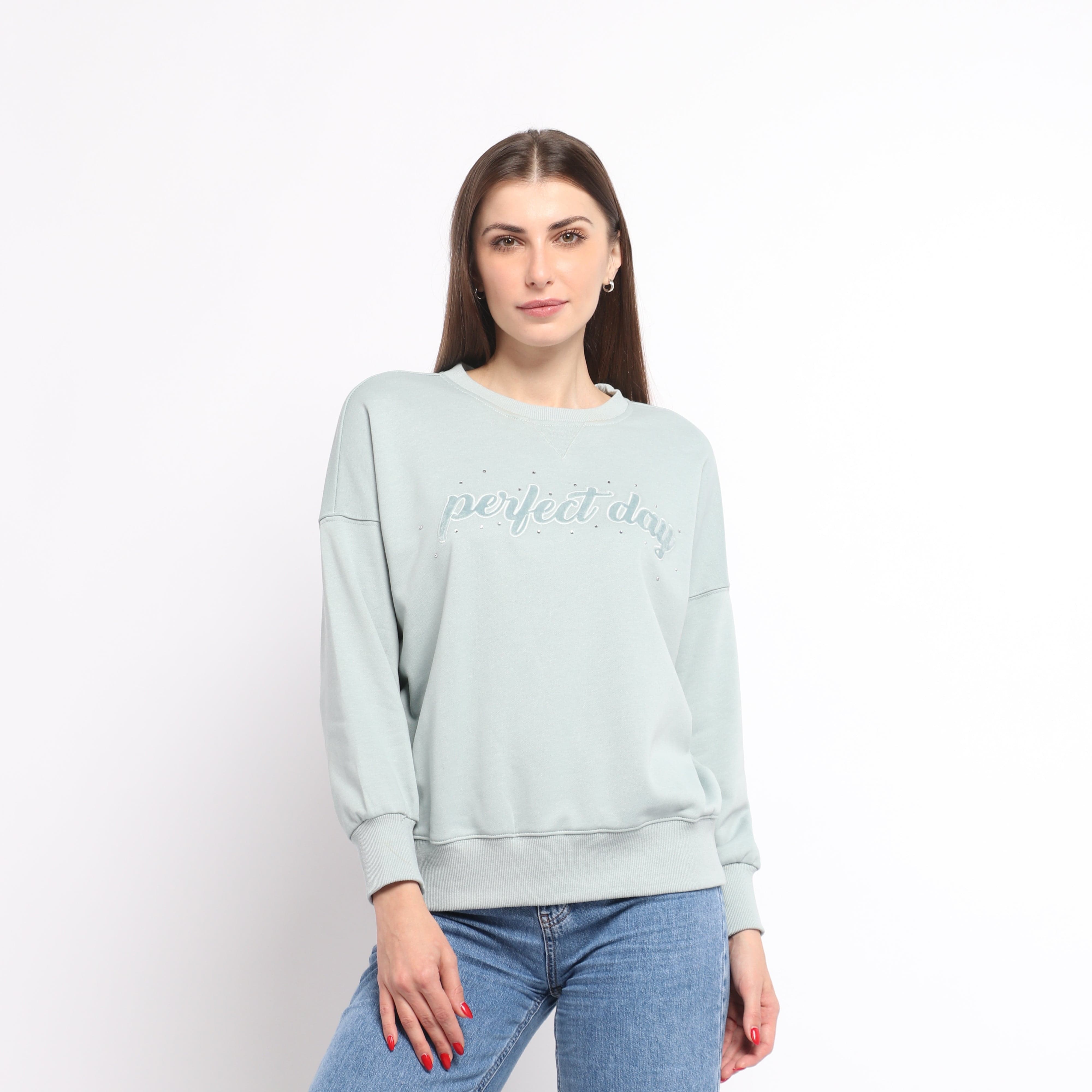 ميكا بلوزة بأكمام طويلة شتوية بطبعة على الصدر