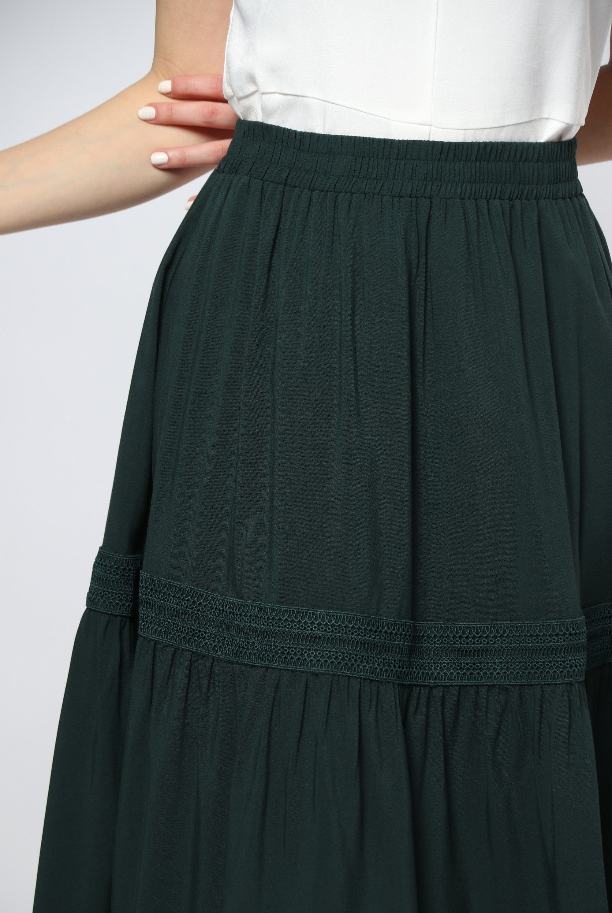 ميكا تنورة ميدي مزينة بدانتيل بكسرات بخصر مطاط