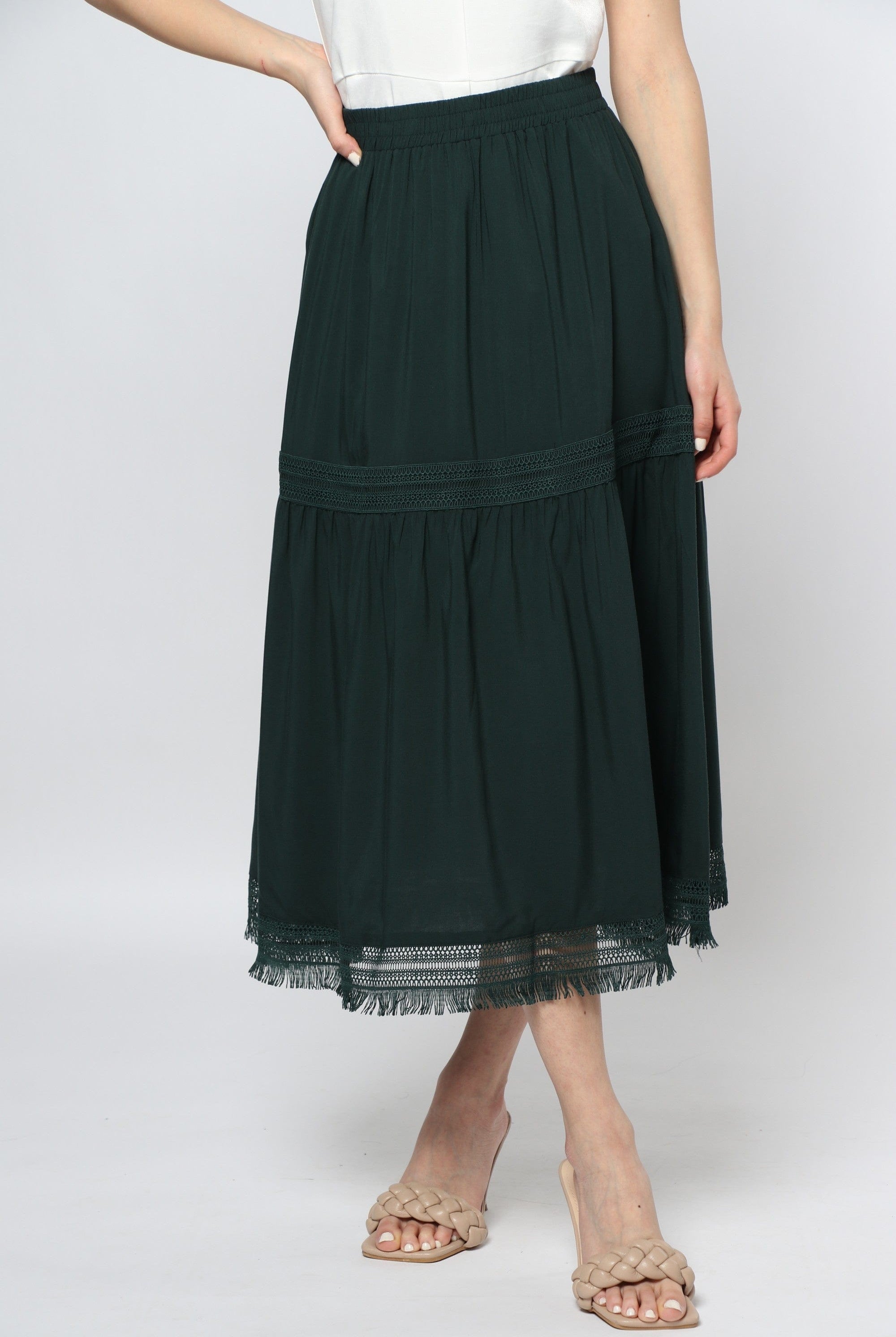 ميكا تنورة ميدي مزينة بدانتيل بكسرات بخصر مطاط