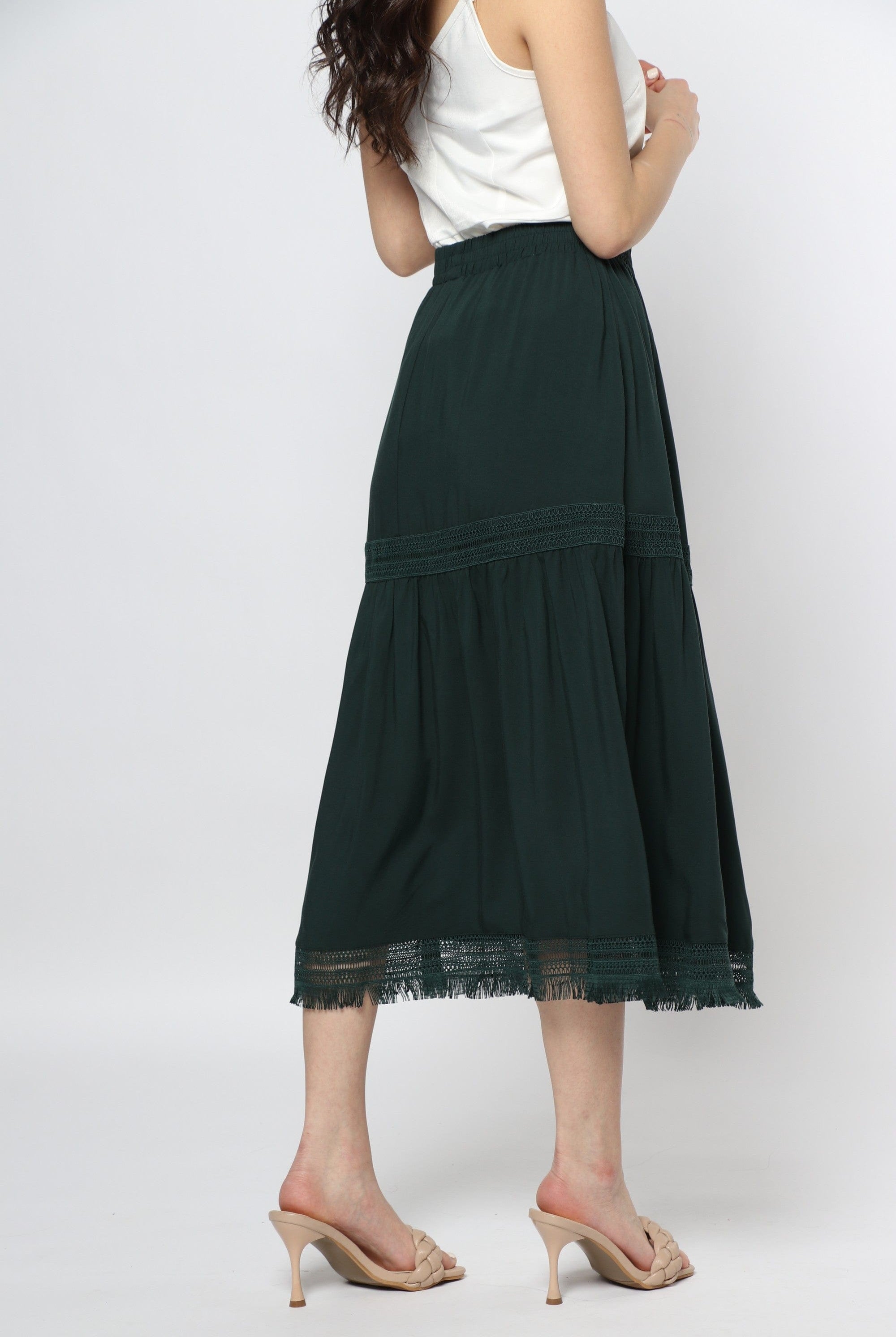 ميكا تنورة ميدي مزينة بدانتيل بكسرات بخصر مطاط