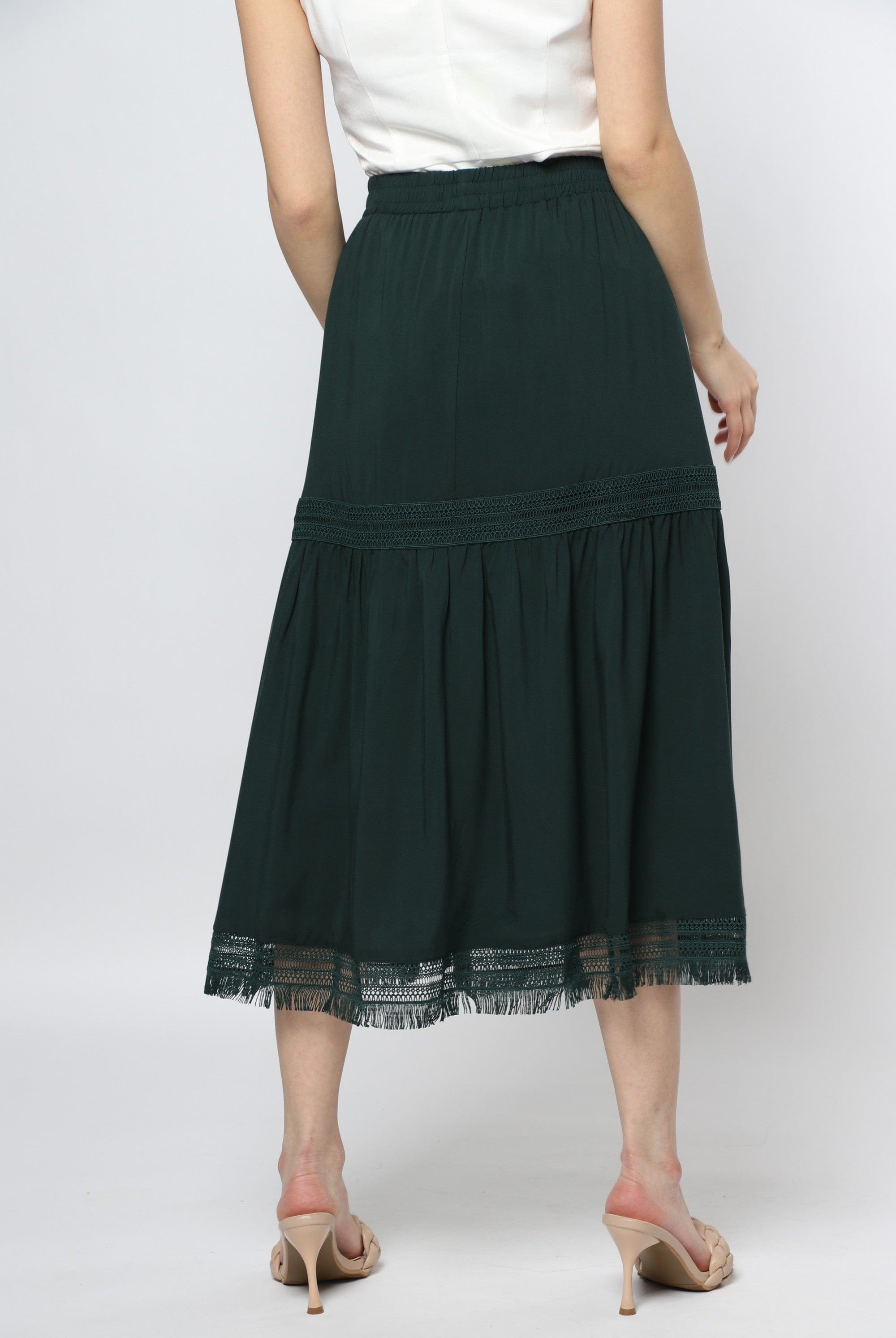 ميكا تنورة ميدي مزينة بدانتيل بكسرات بخصر مطاط