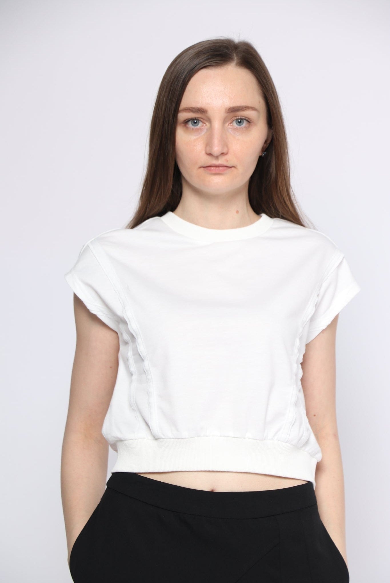 ميكا بلوزة بأكمام قصيرة سادة نص بطن