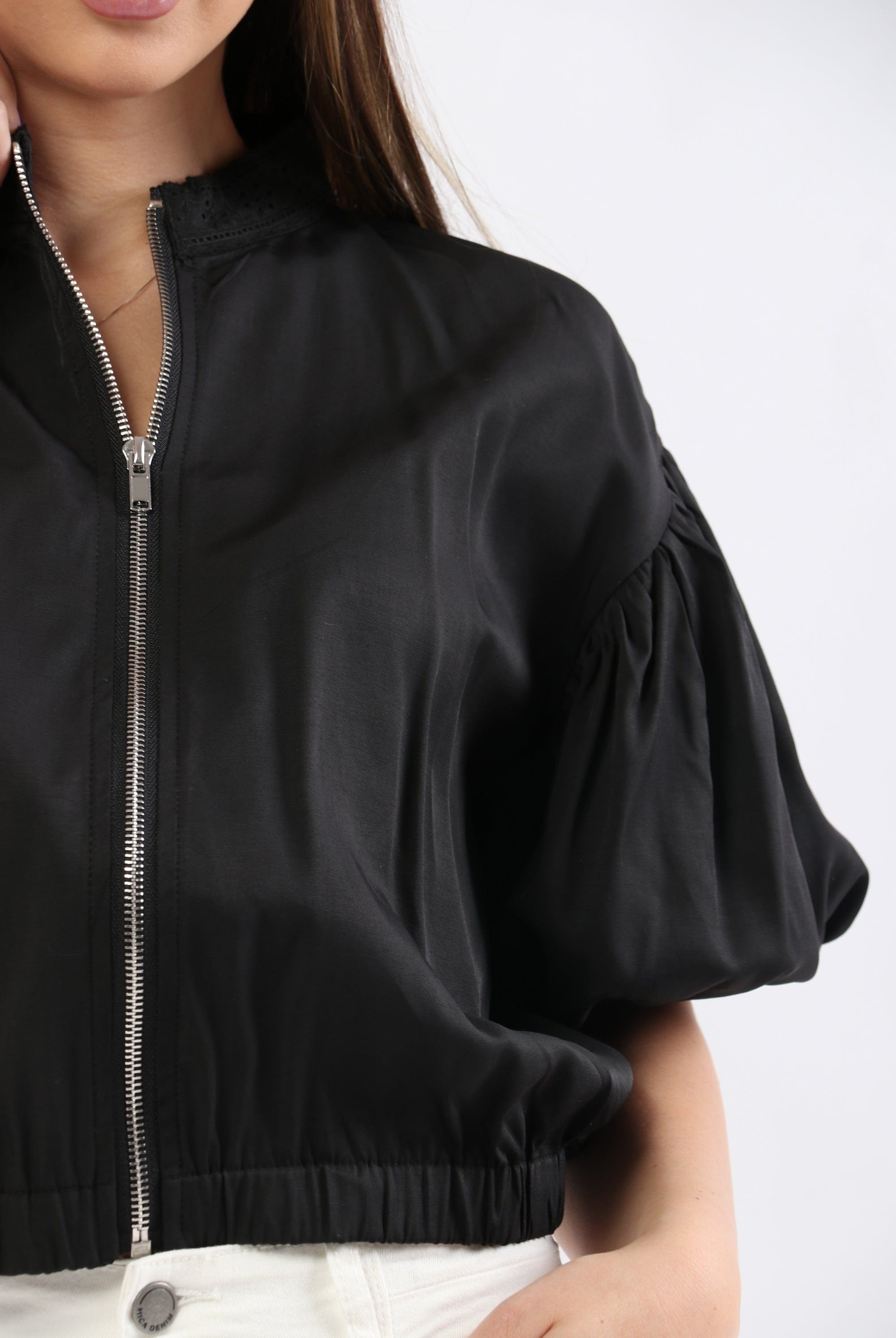 ميكا سترة نسائية قصيرة بسحاب كم بف قصير