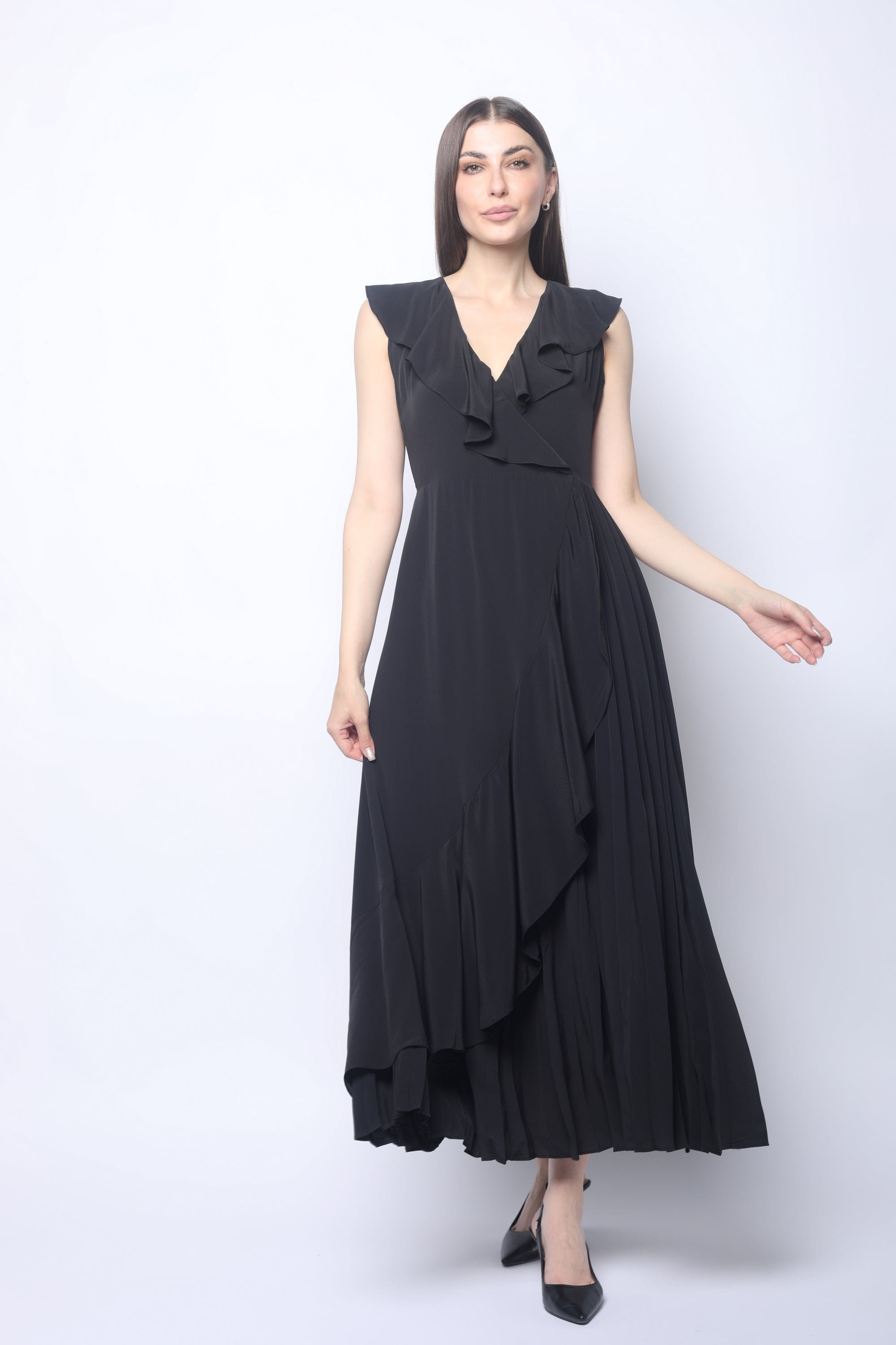 ميكا فستان ماكسي بدون أكمام بليسية بكرانيش على الصدر