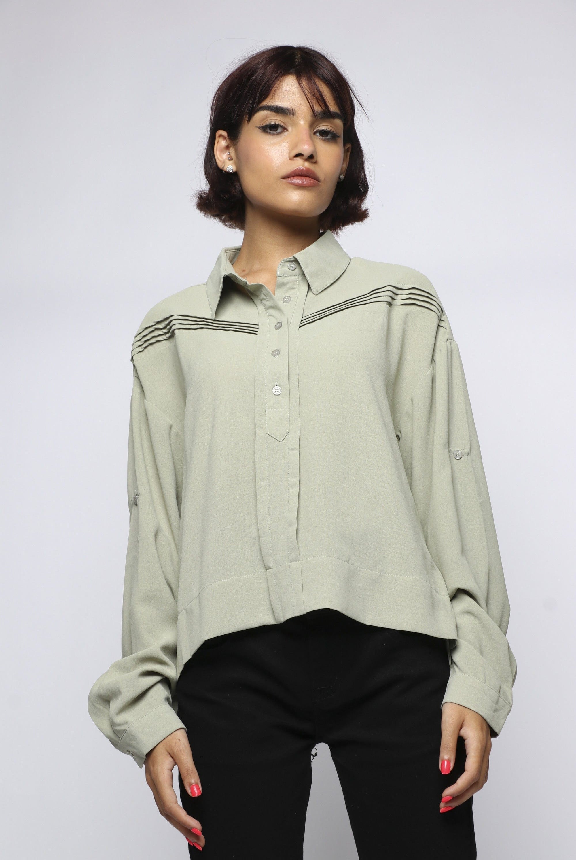 ميكا بلوزة بأزرار أمامية وياقة كبيرة وكم طويل نسائي