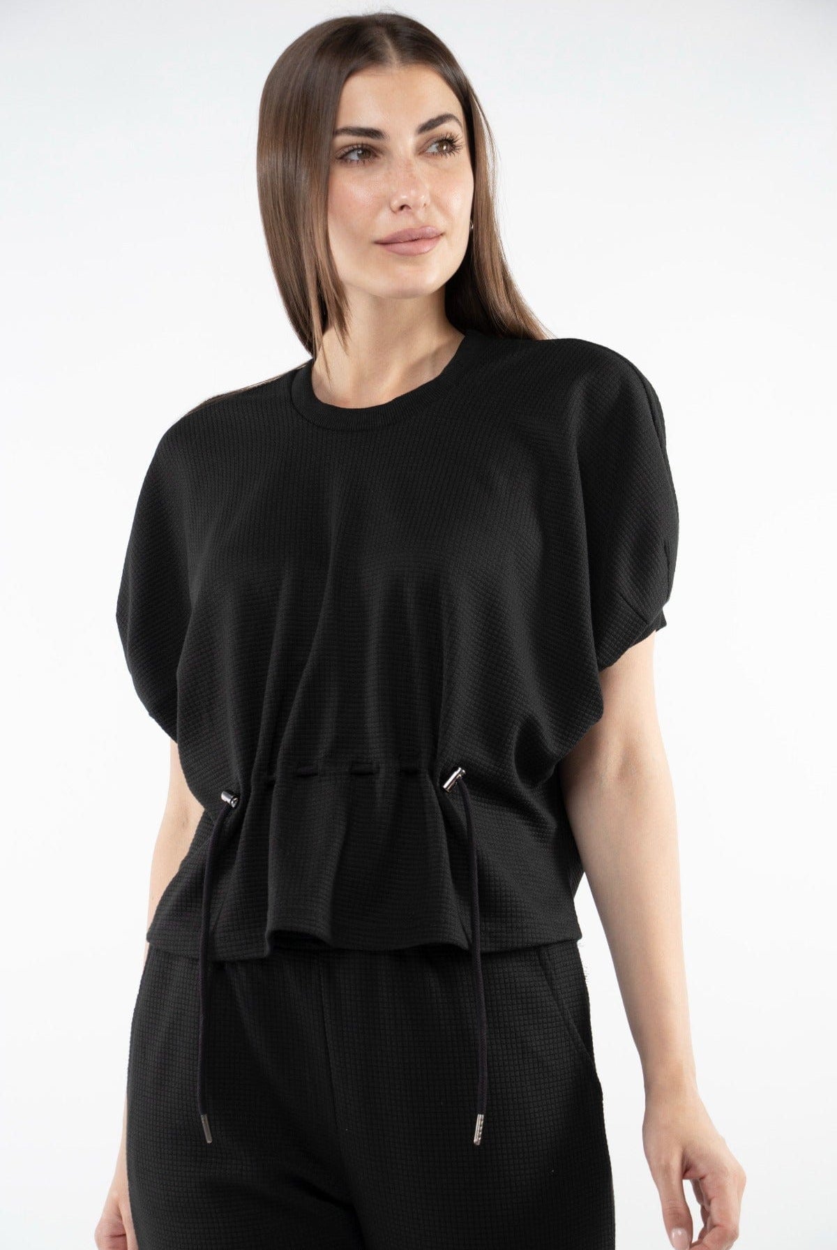 ميكا بلوزة بأكمام قصيرة منفوخة مزينة برباط رفيع