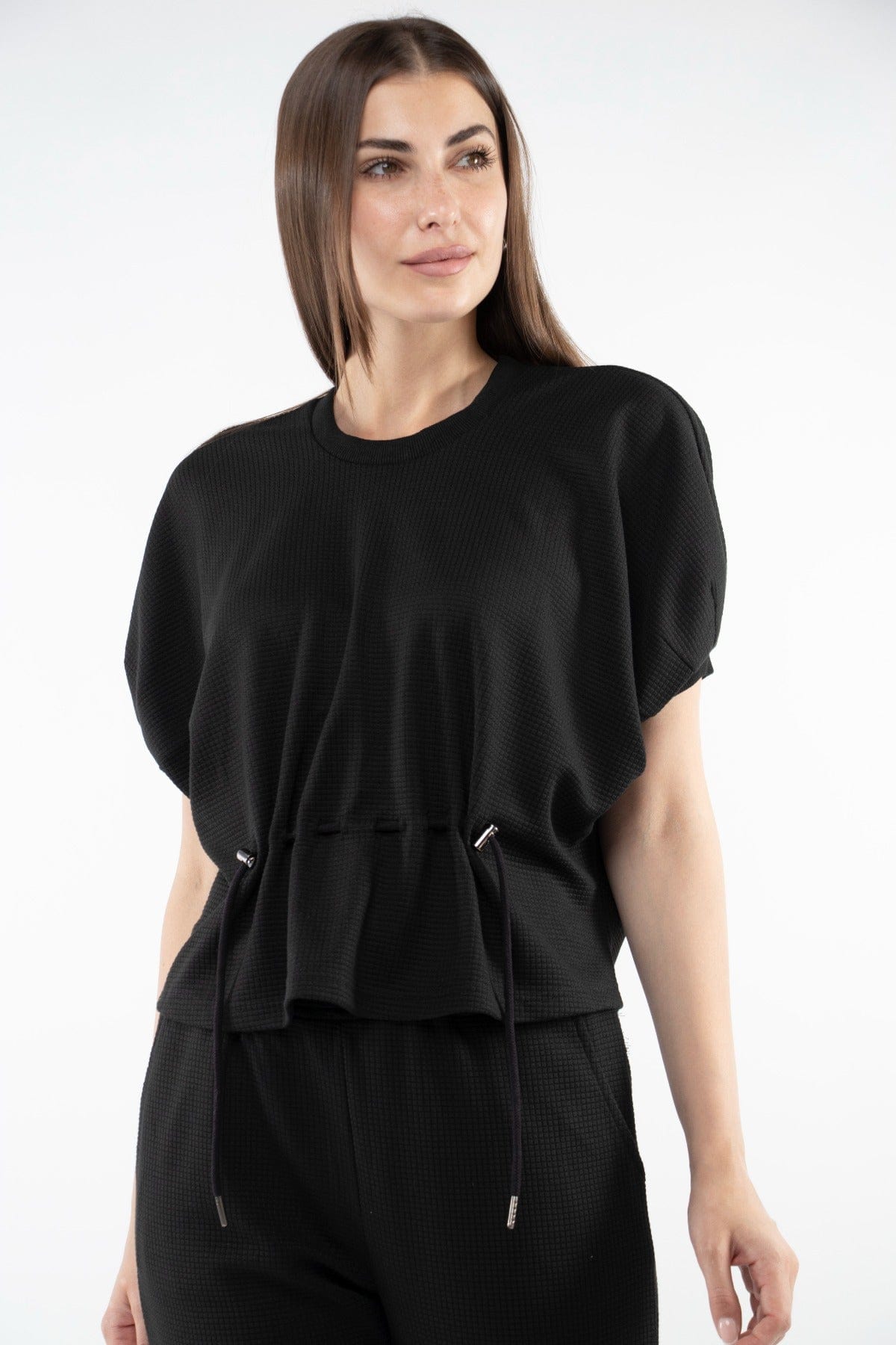 ميكا بلوزة بأكمام قصيرة منفوخة مزينة برباط رفيع