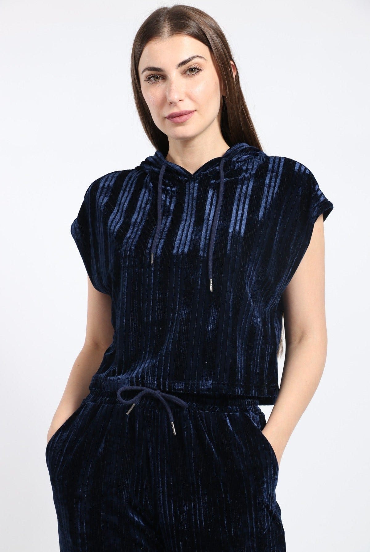 ميكا بلوزة مخمل كم قصير قبعة برباط نسائي