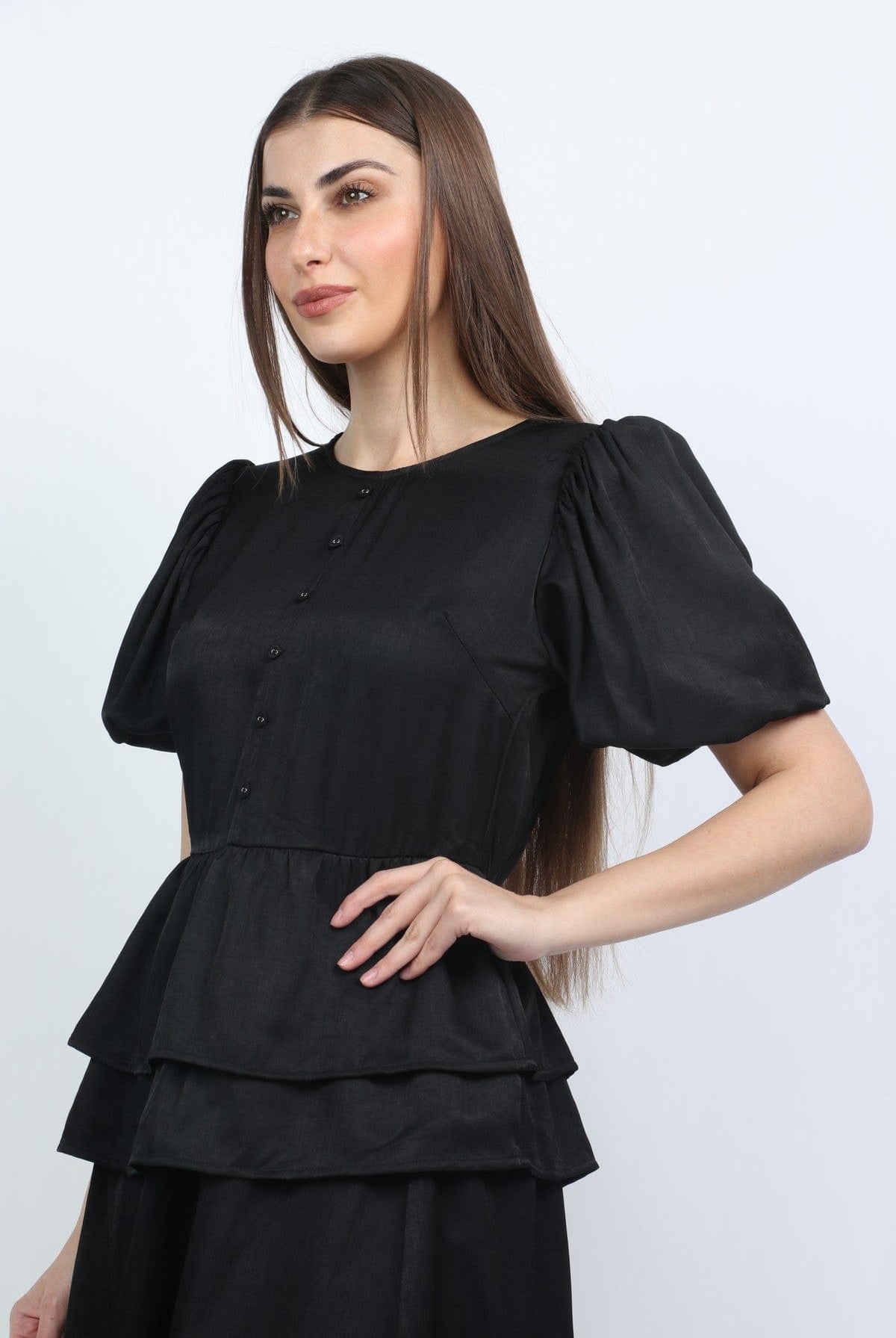 ميكا بلوزة مخصرة مكشكشة طبقتين من الأسفل بأزرار على الصدر كم قصير بف نسائي