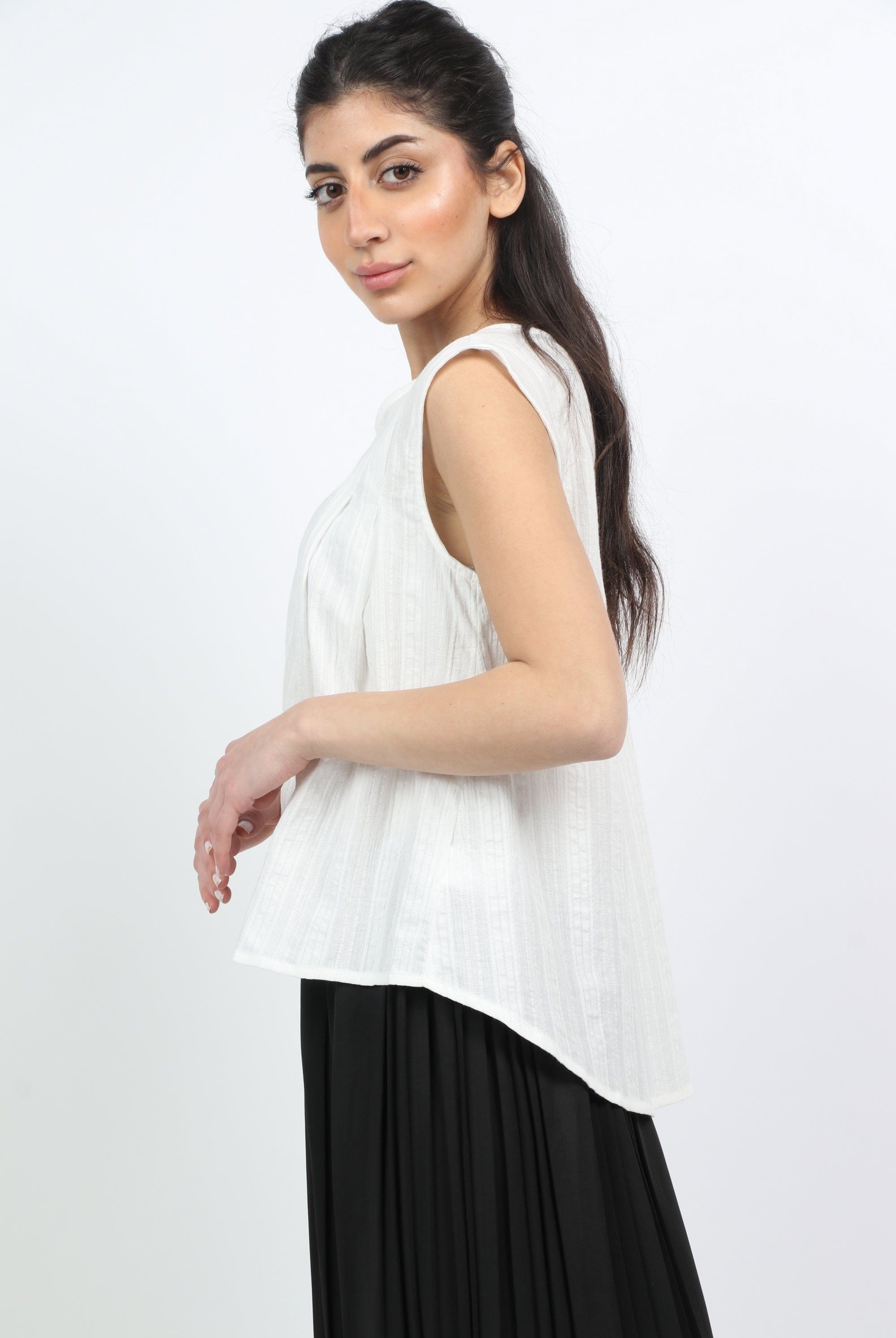 ميكا بلوزة قطنية كت بكسرتين على الصدر نسائي