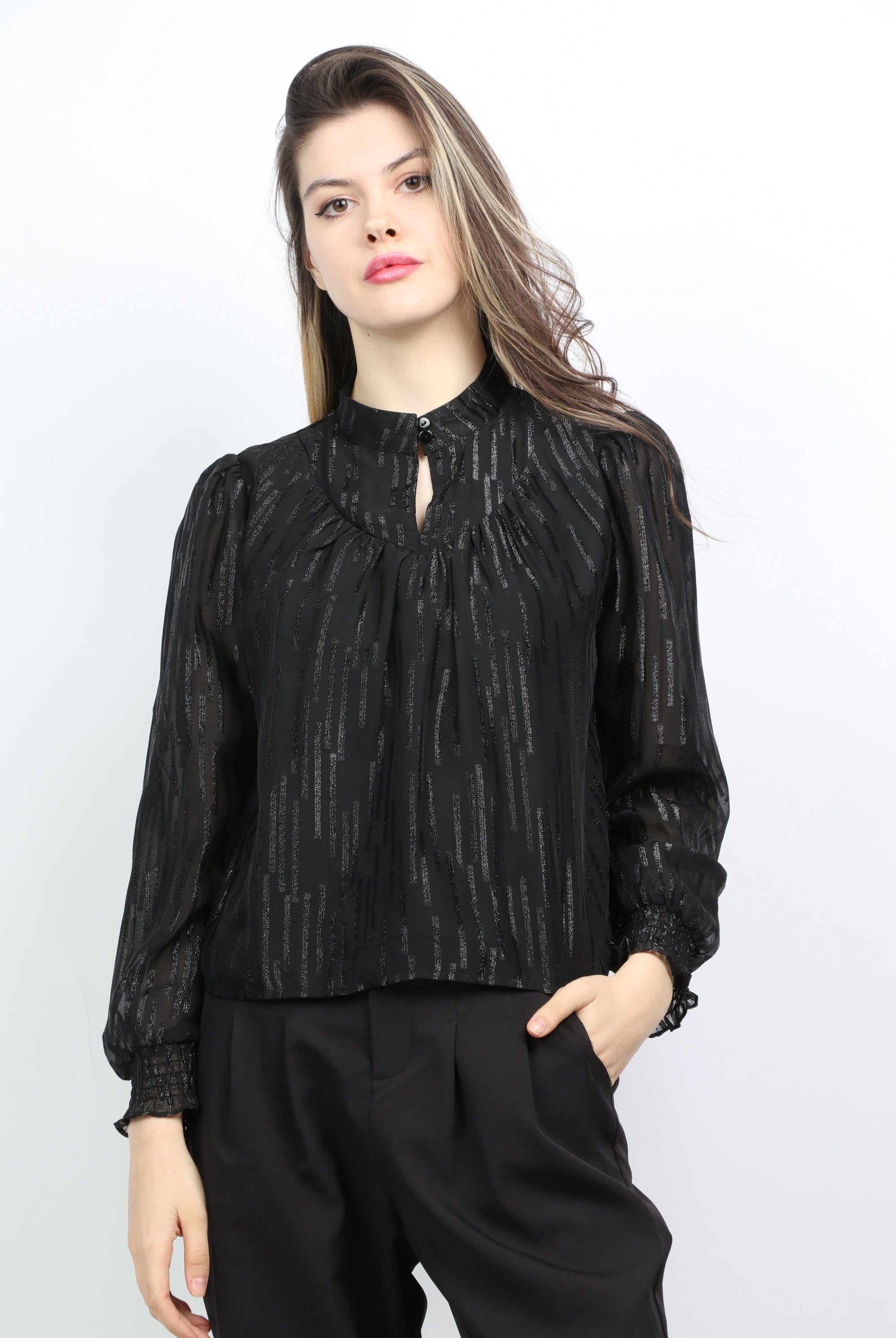 ميكا بلوزة سهرة بزرار وفتحة صدر وكم طويل نسائي