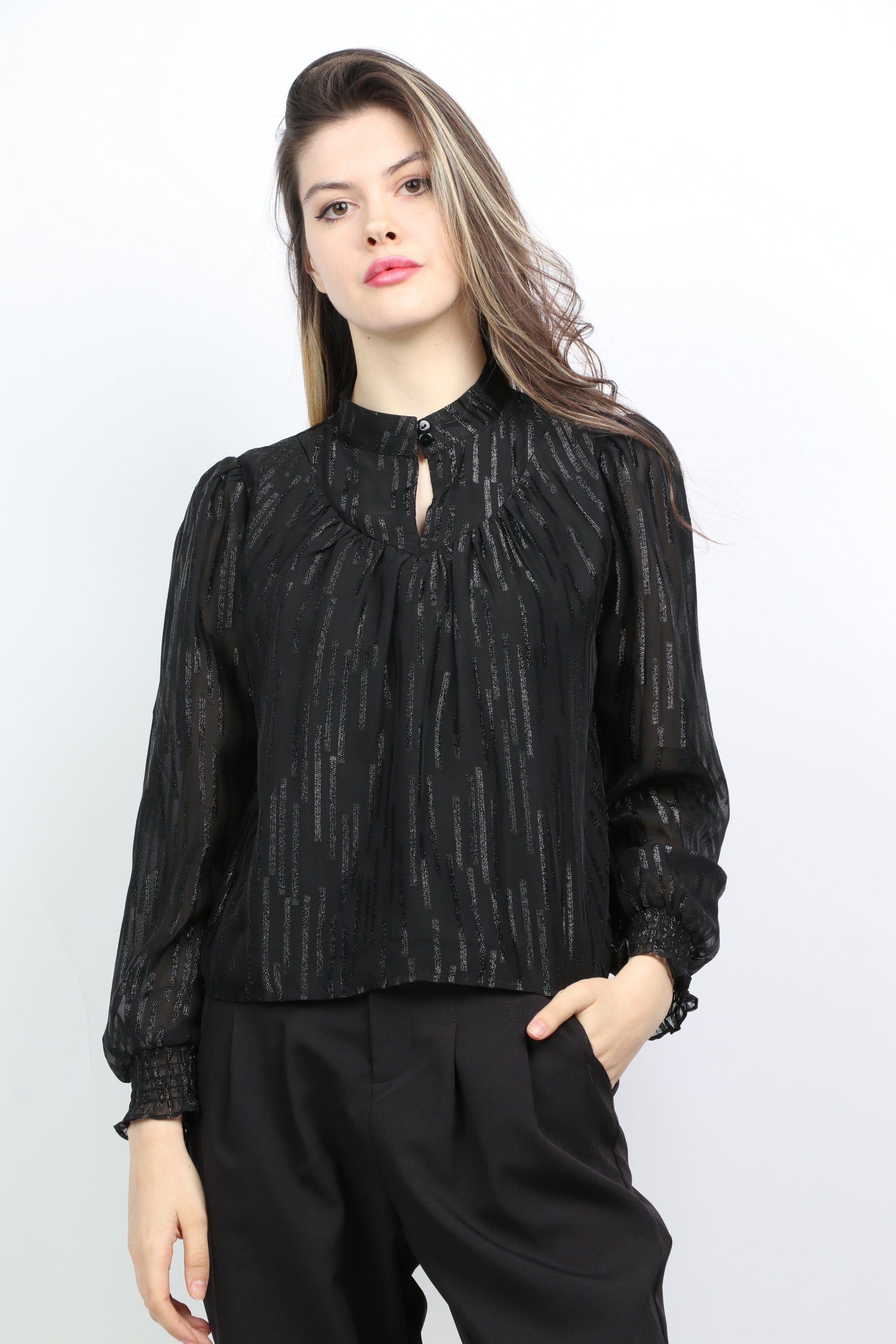 ميكا بلوزة سهرة بزرار وفتحة صدر وكم طويل نسائي