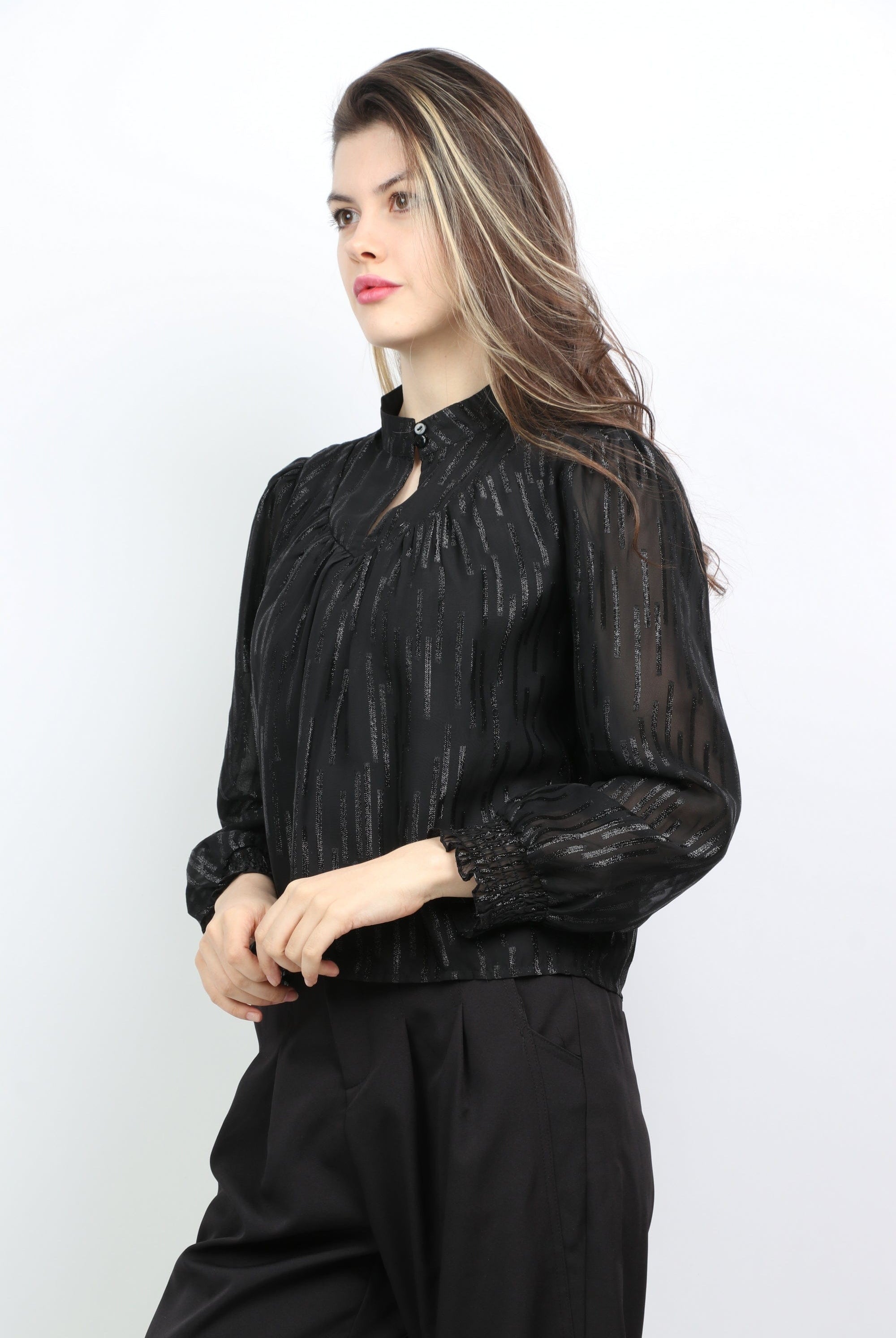 ميكا بلوزة سهرة بزرار وفتحة صدر وكم طويل نسائي