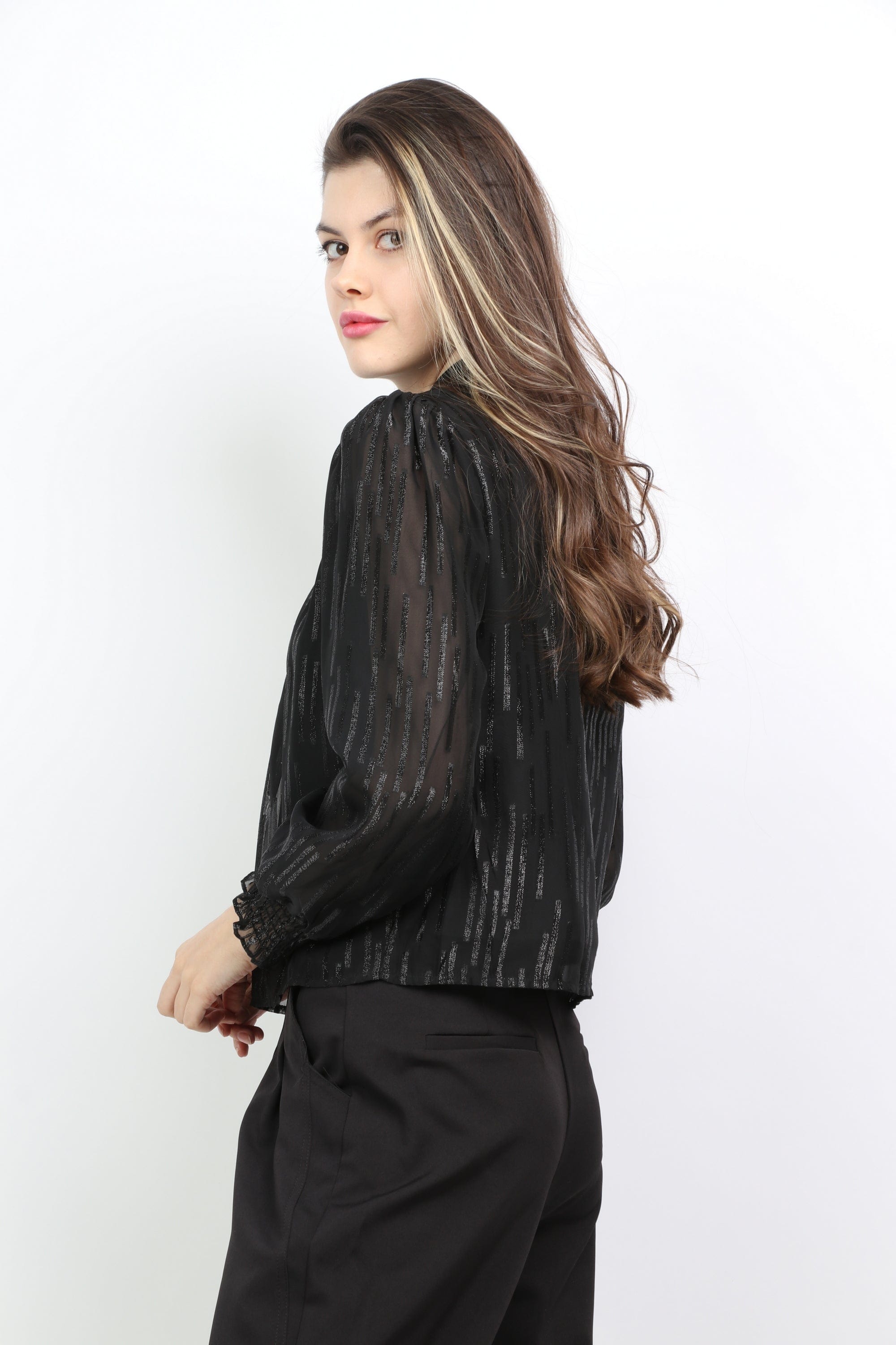 ميكا بلوزة سهرة بزرار وفتحة صدر وكم طويل نسائي