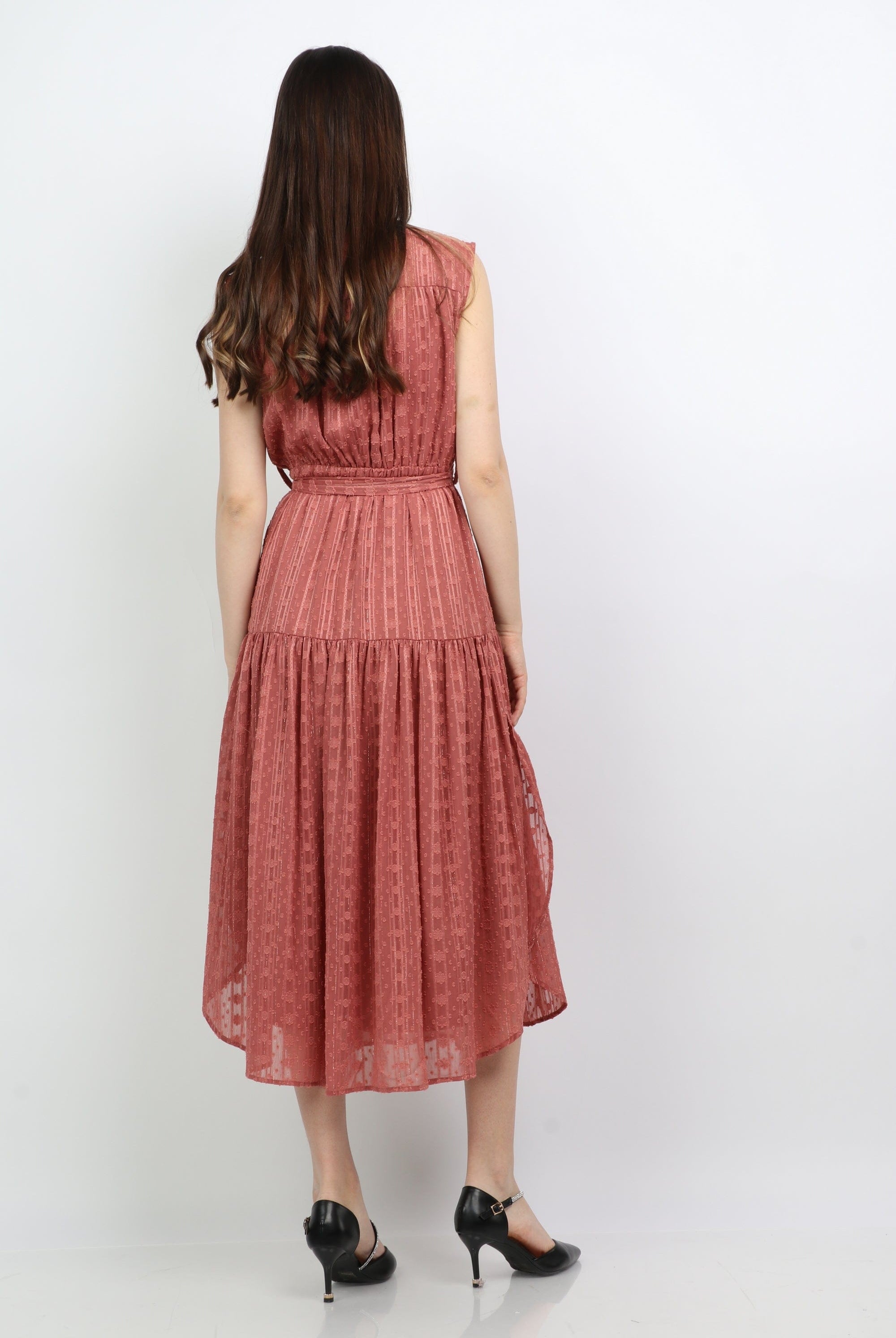 ميكا فستان ميدي منقوش بحزام خصر بدون كم