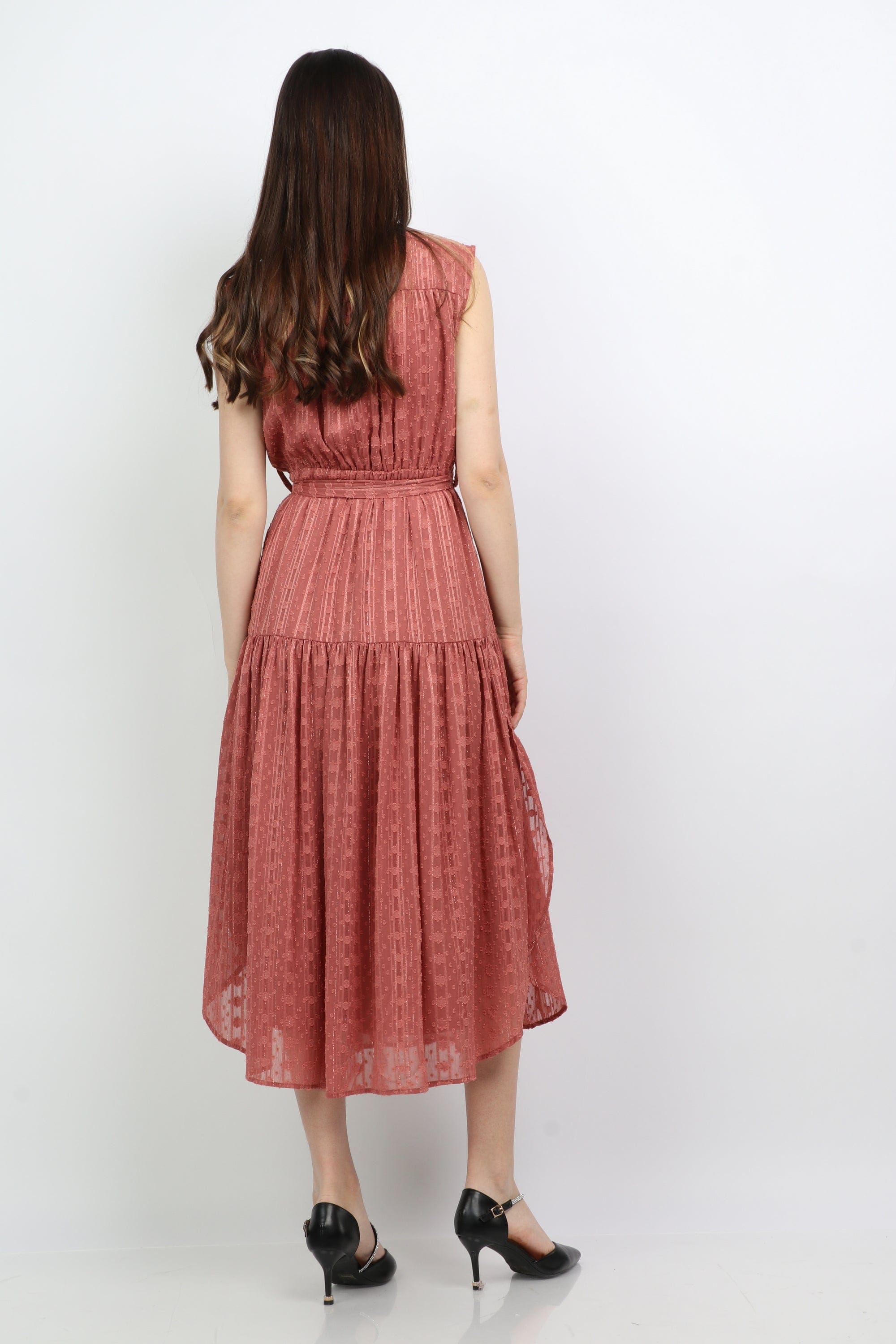 ميكا فستان ميدي منقوش بحزام خصر بدون كم