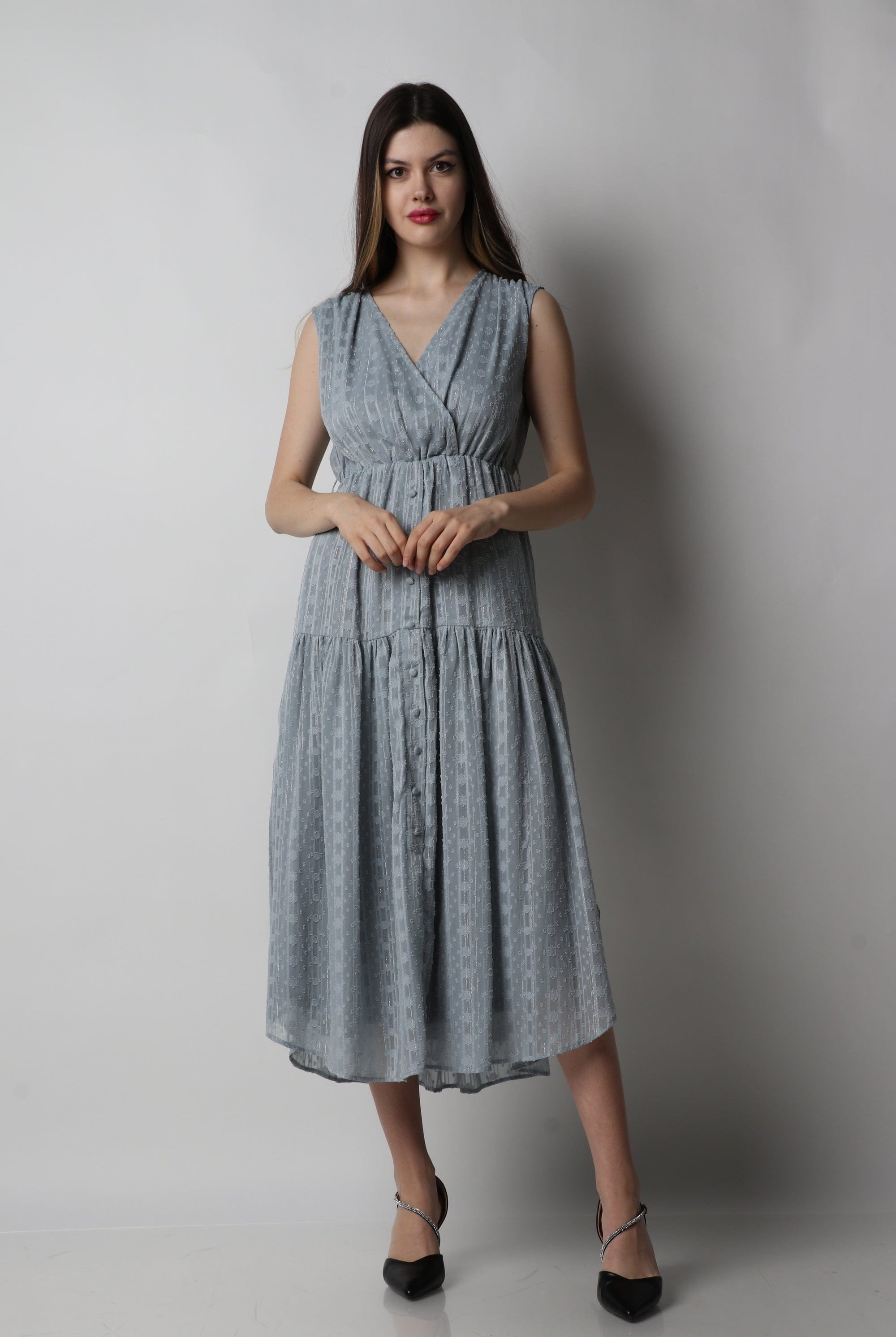 ميكا فستان ميدي منقوش بحزام خصر بدون كم