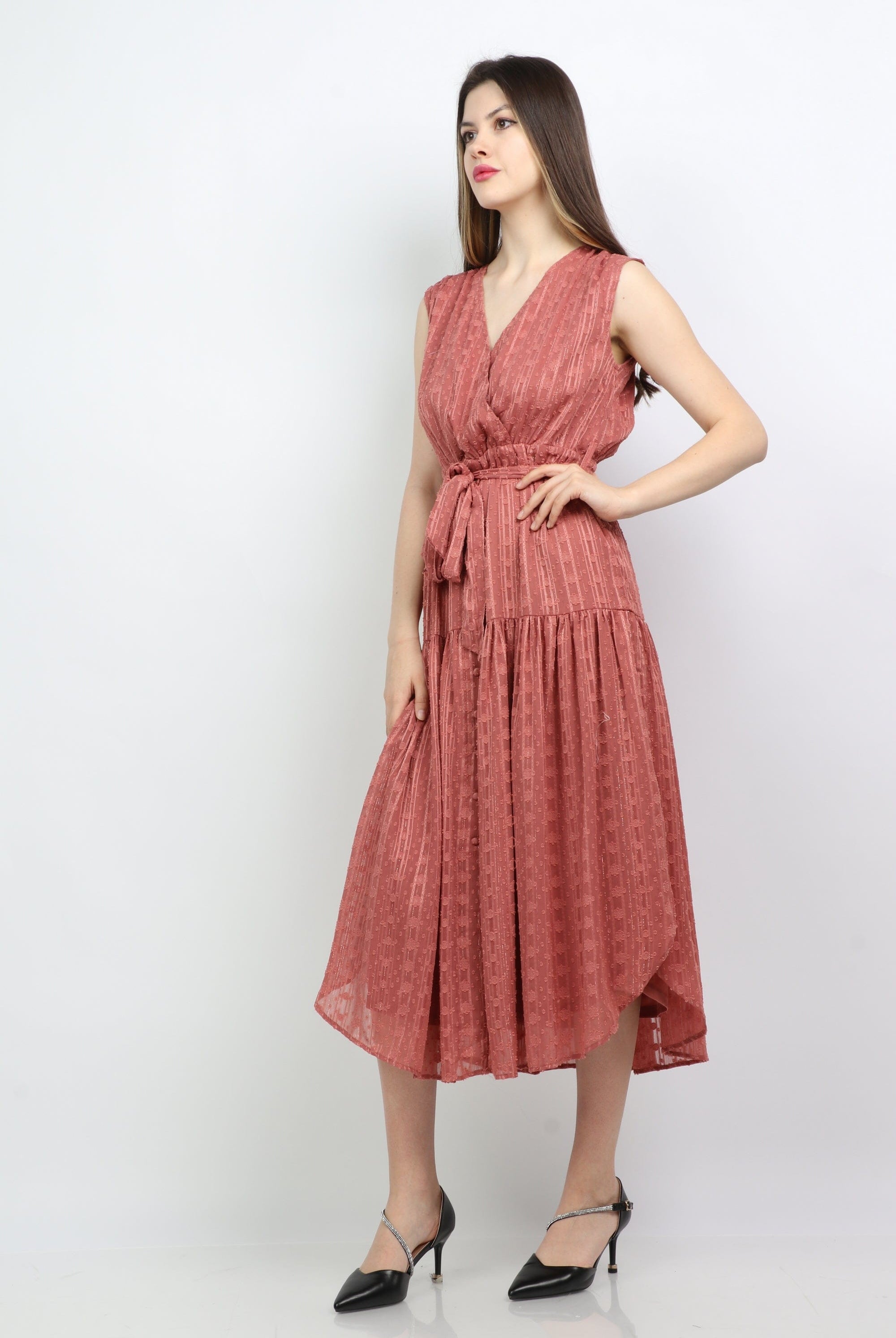 ميكا فستان ميدي منقوش بحزام خصر بدون كم