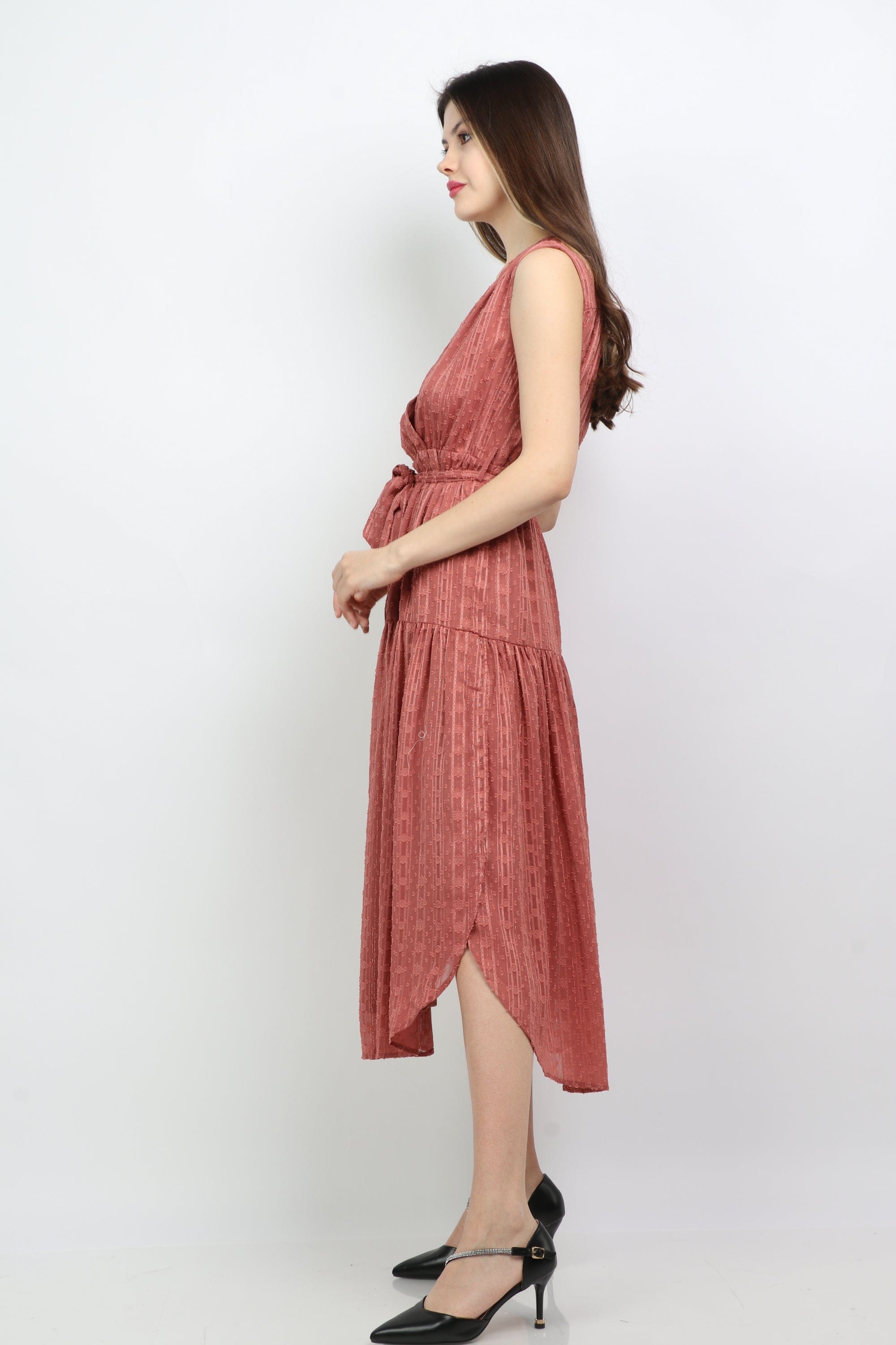 ميكا فستان ميدي منقوش بحزام خصر بدون كم