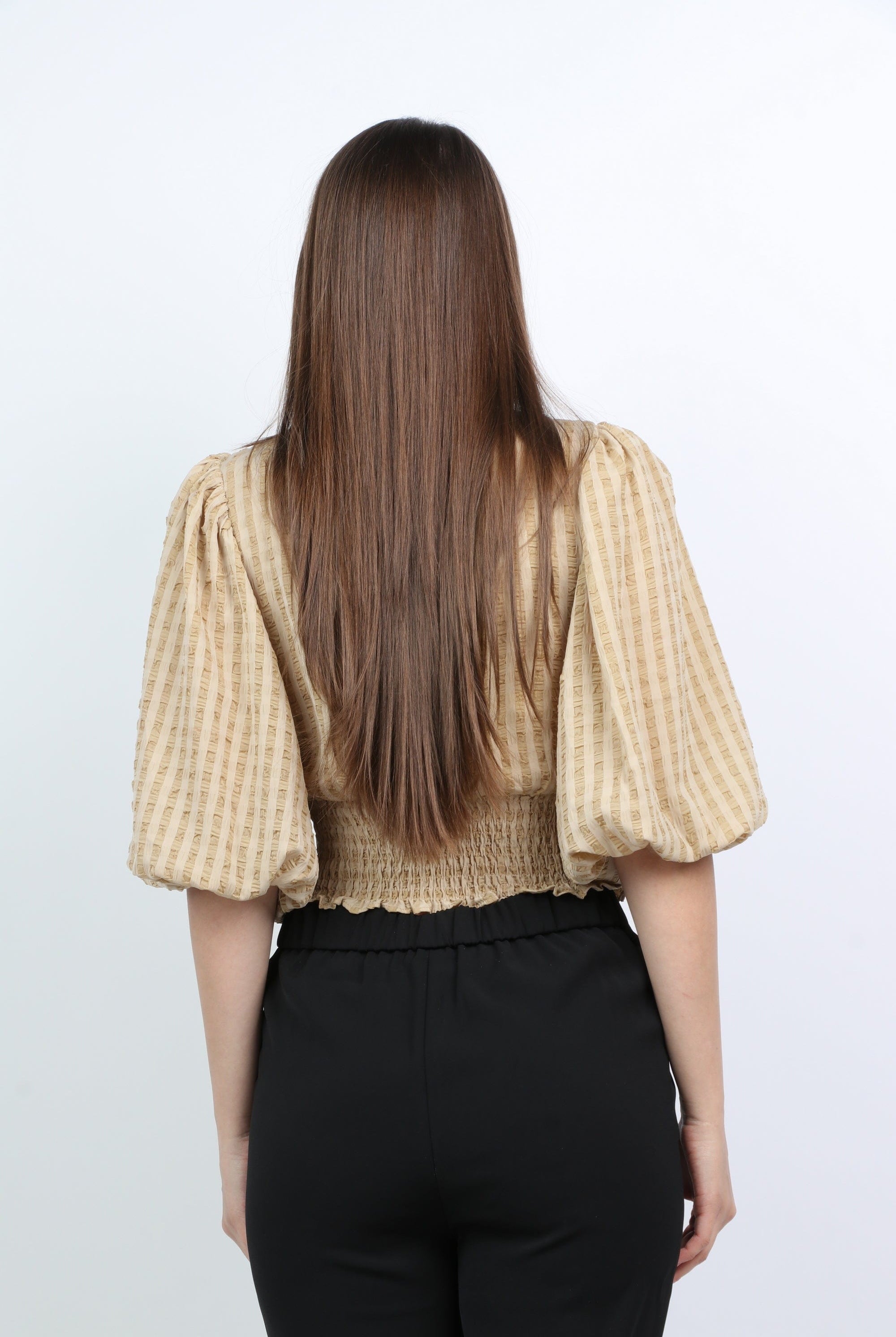 ميكا بلوزة كاروهات بوسط وياقة كم طويل منفوخ نسائي