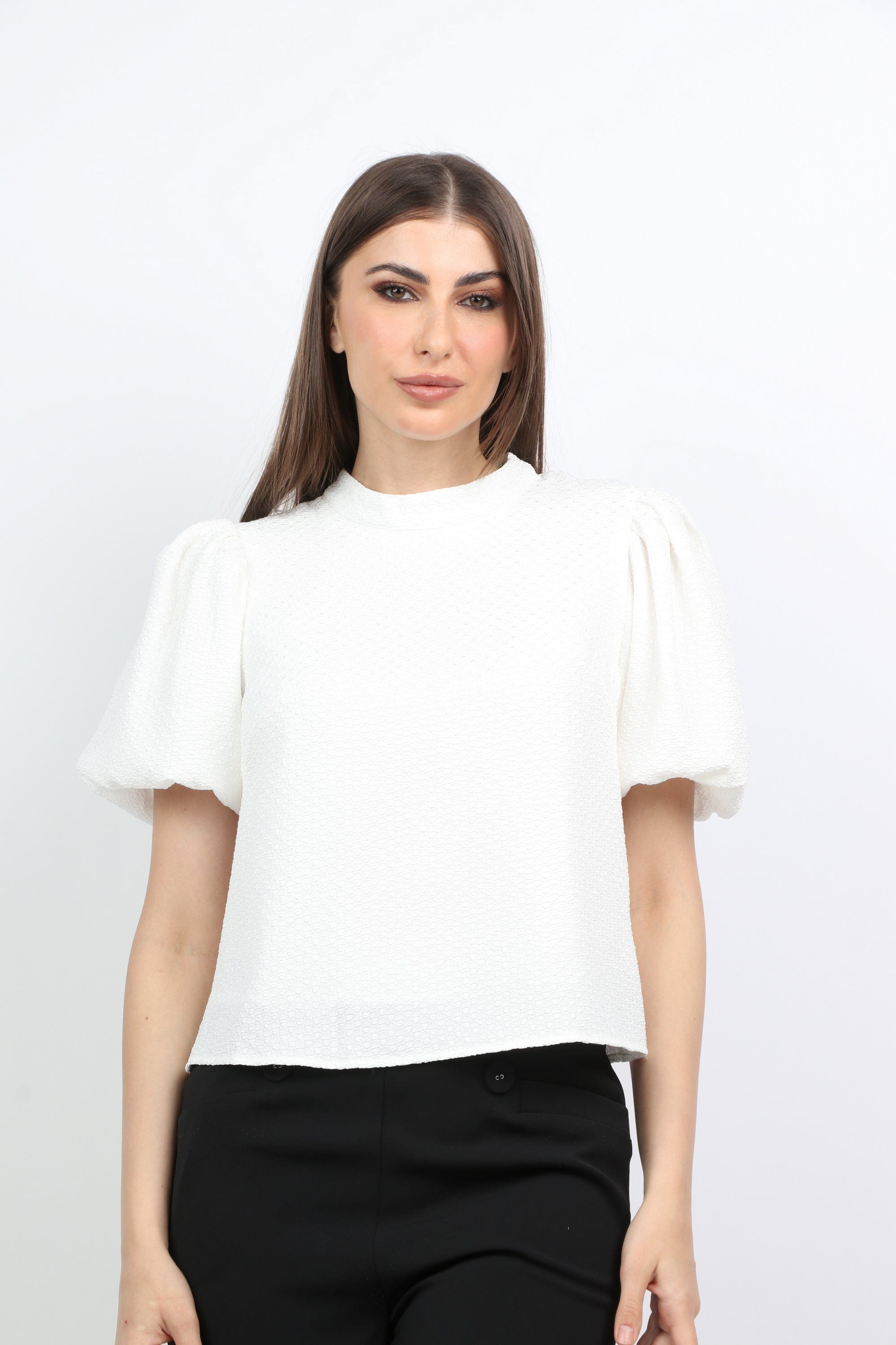 ميكا بلوزة سادة بياقة عريضة كم واسع منفوش قصير أوف وايت