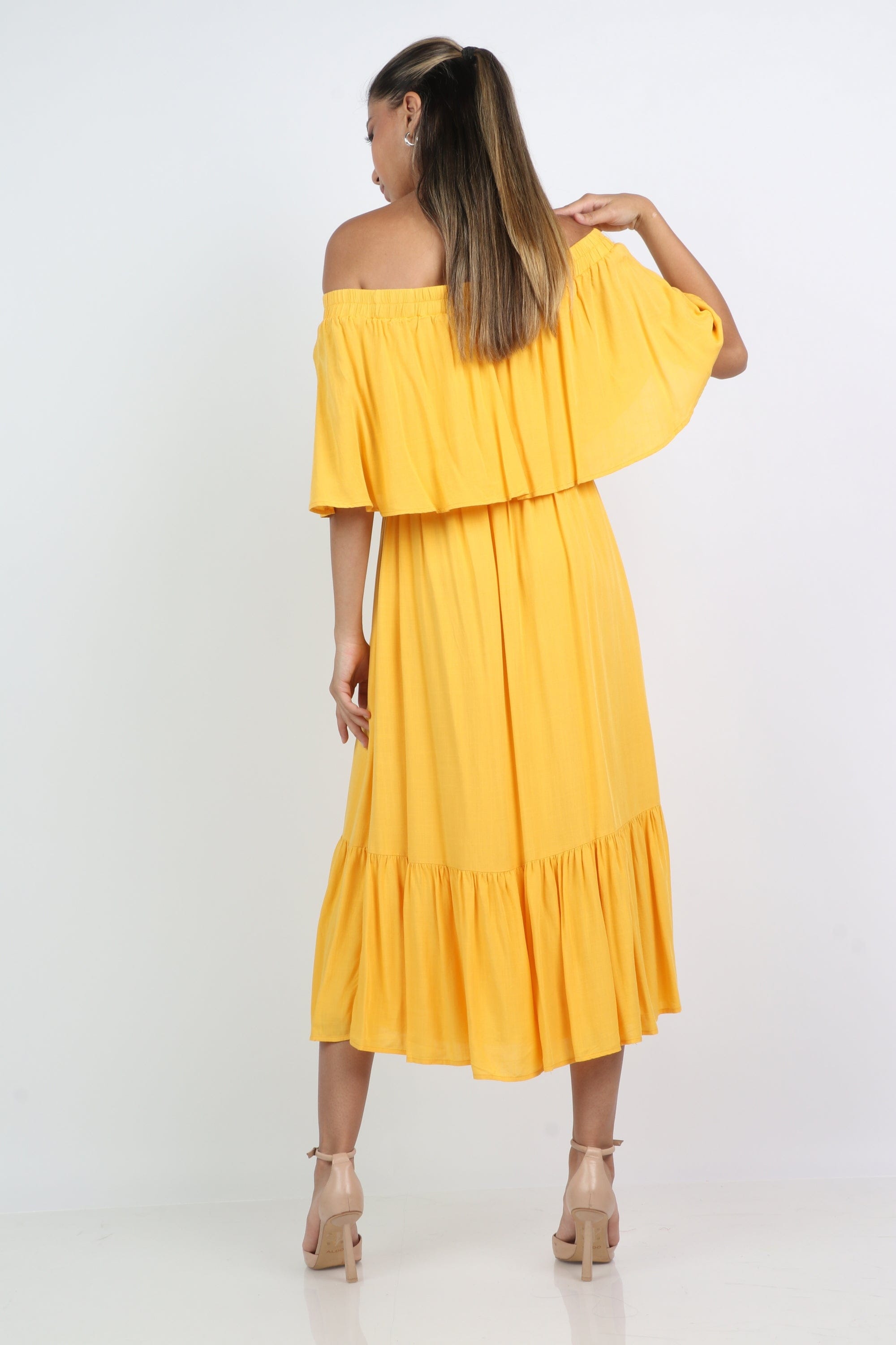 ميكا فستان ميدي اوف شولدر فارشة بكم قصير