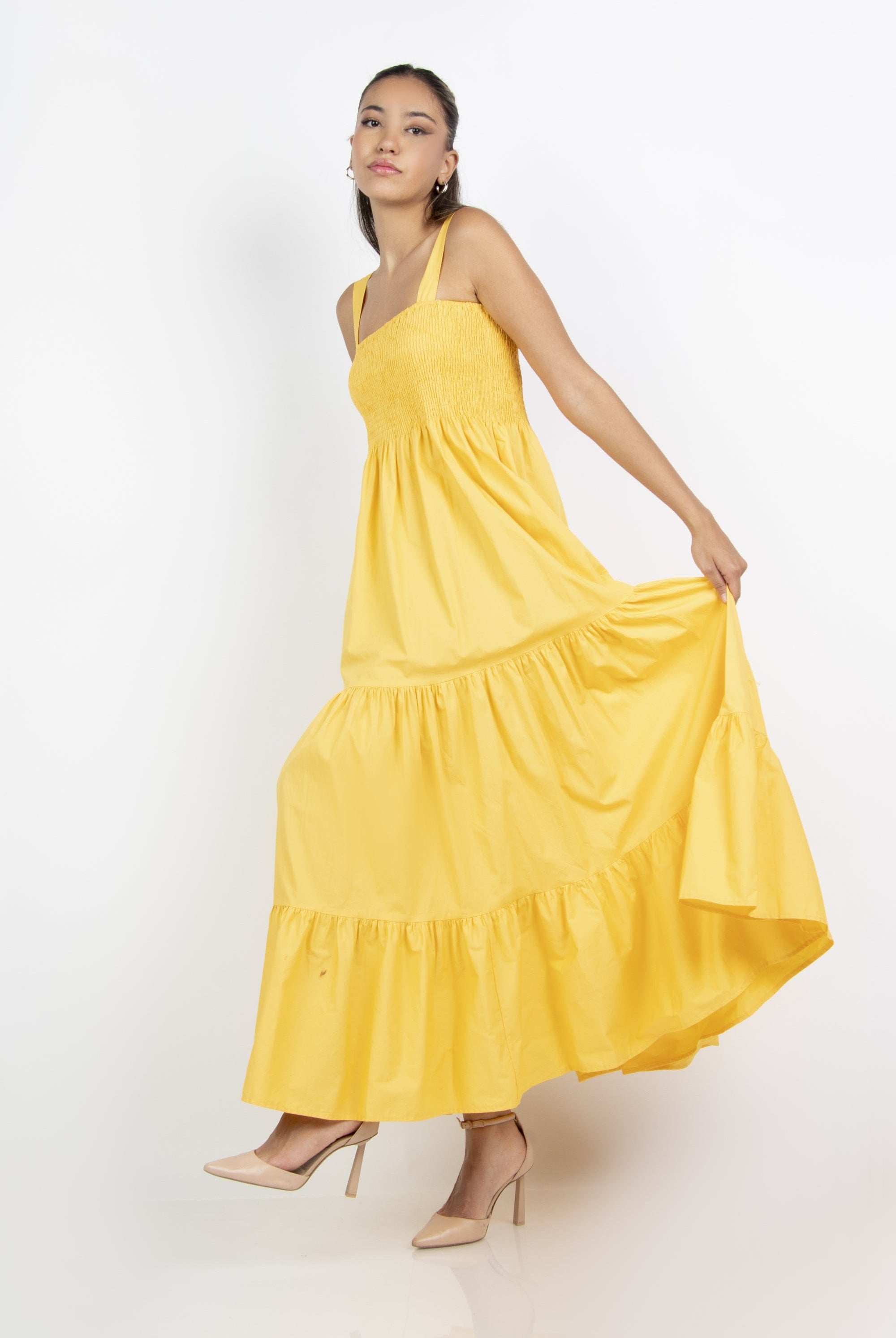 ميكا فستان طويل مكشكش واسع بحمالات عريضة