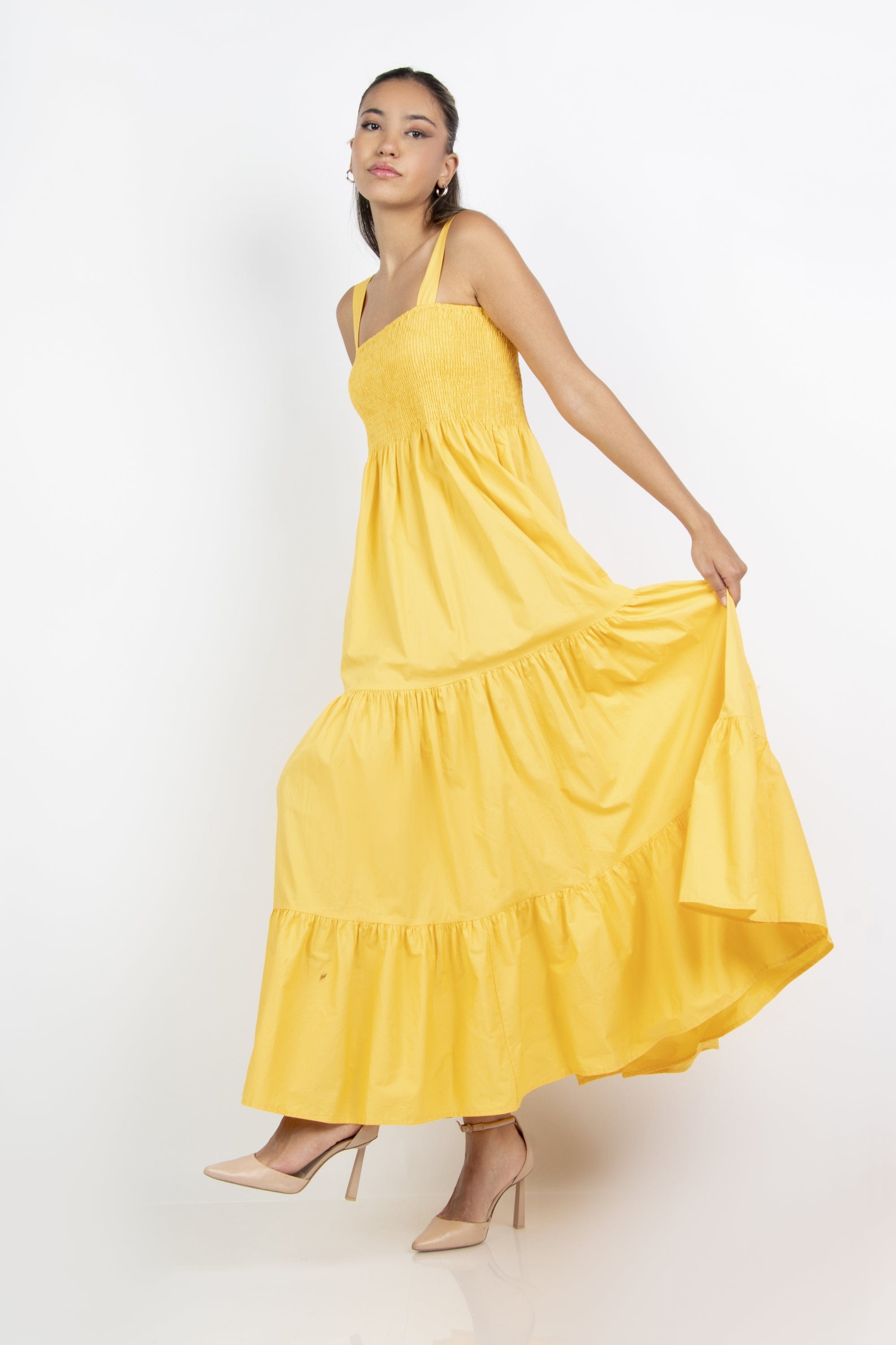 ميكا فستان طويل مكشكش واسع بحمالات عريضة