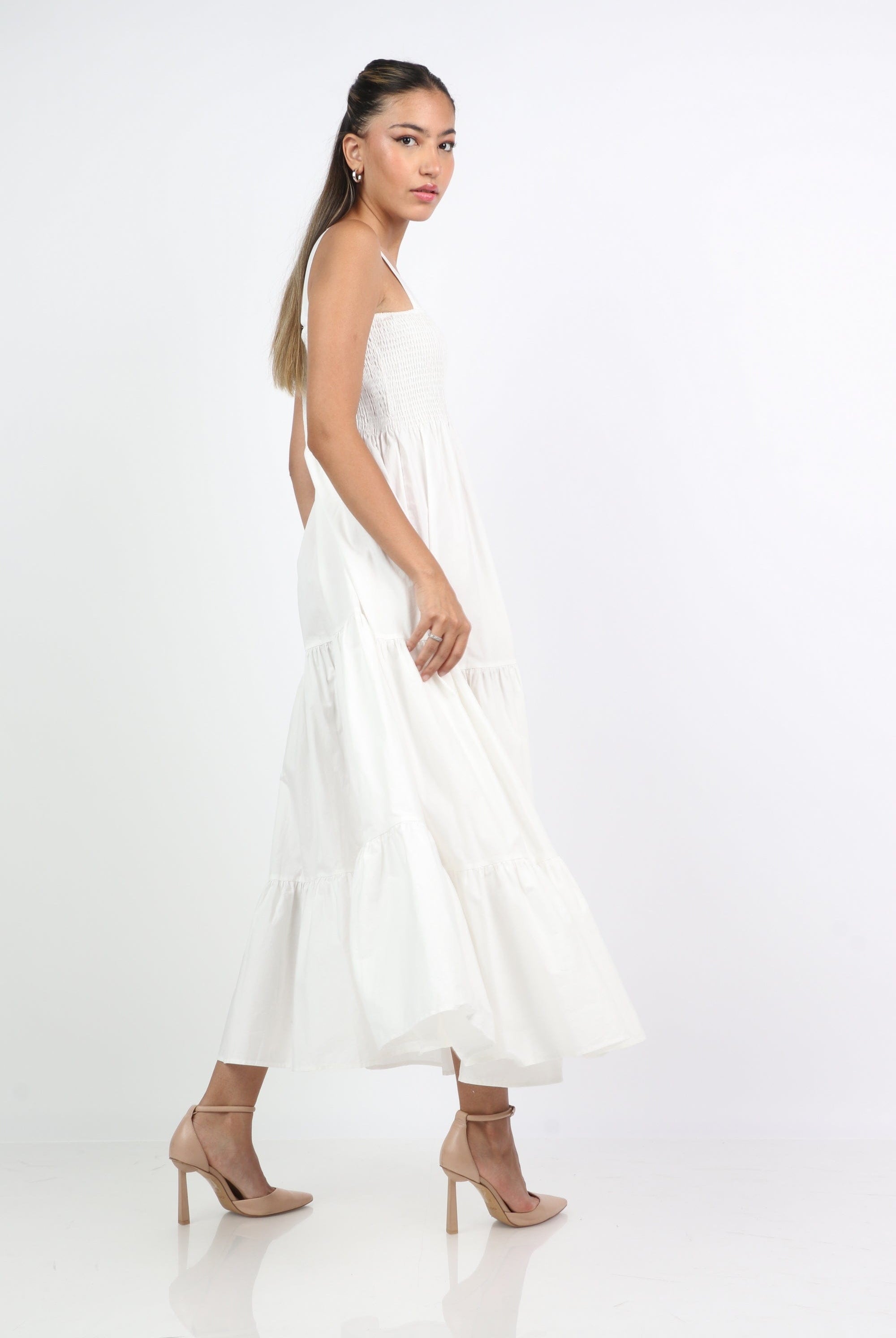 ميكا فستان طويل مكشكش واسع بحمالات عريضة