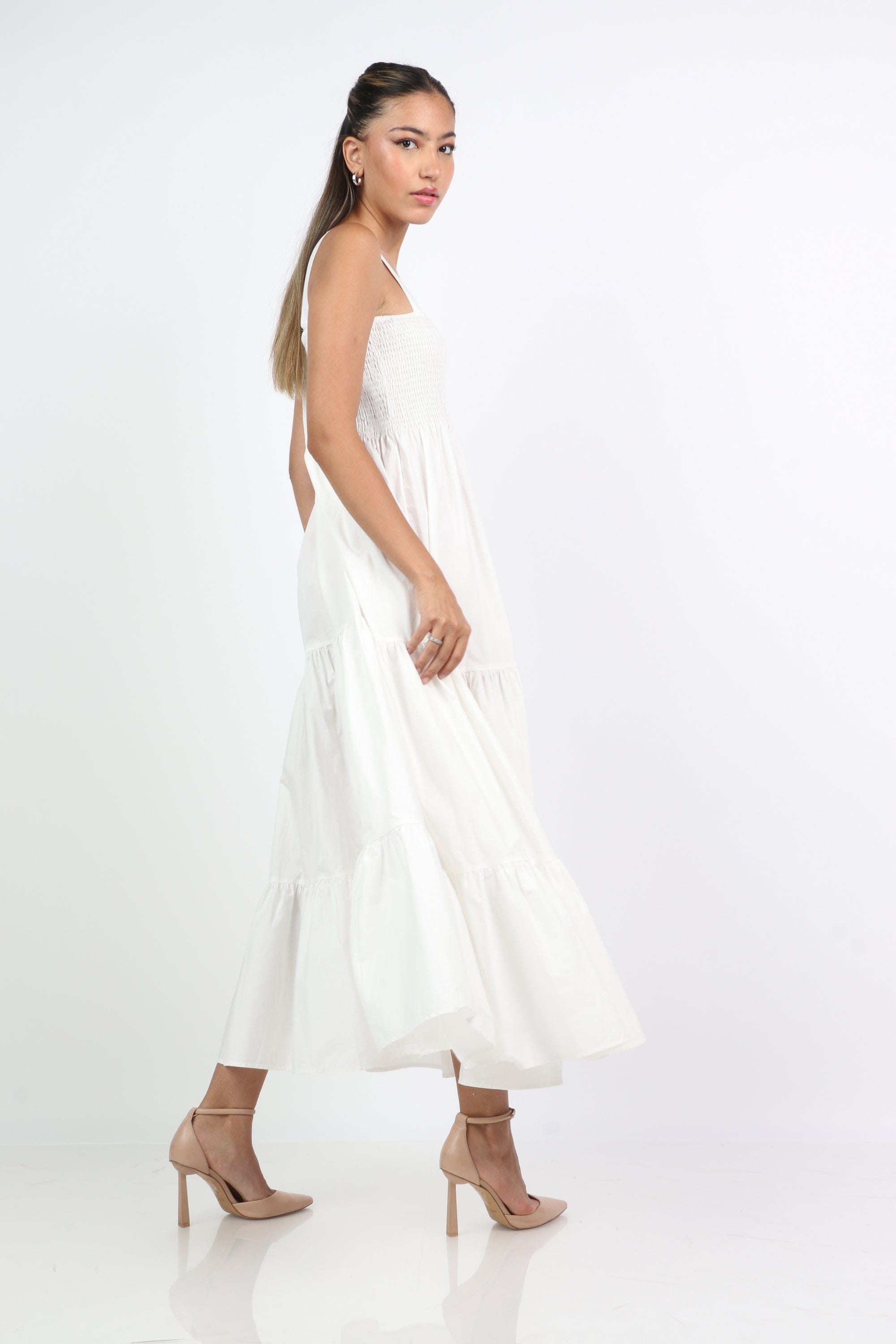 ميكا فستان طويل مكشكش واسع بحمالات عريضة