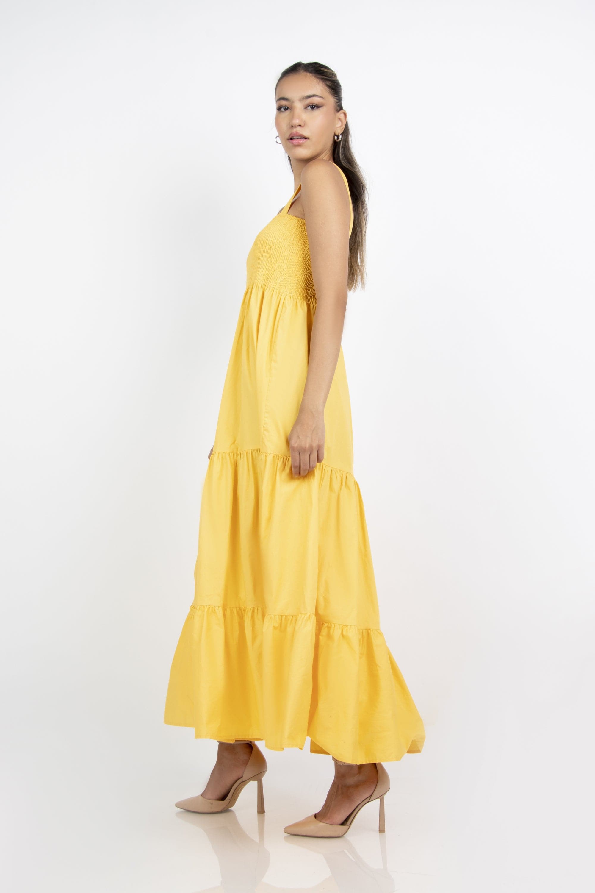 ميكا فستان طويل مكشكش واسع بحمالات عريضة