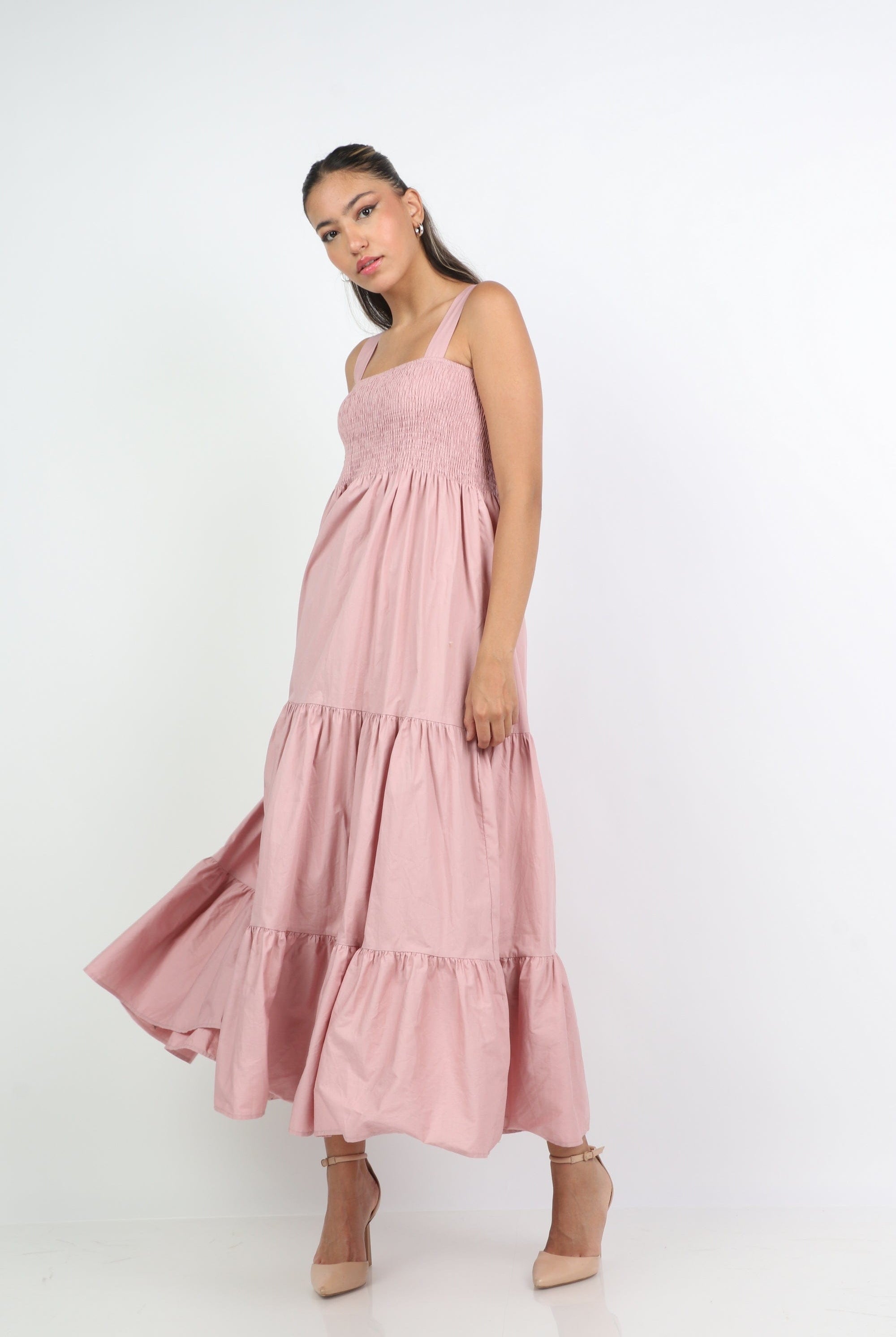 ميكا فستان طويل مكشكش واسع بحمالات عريضة